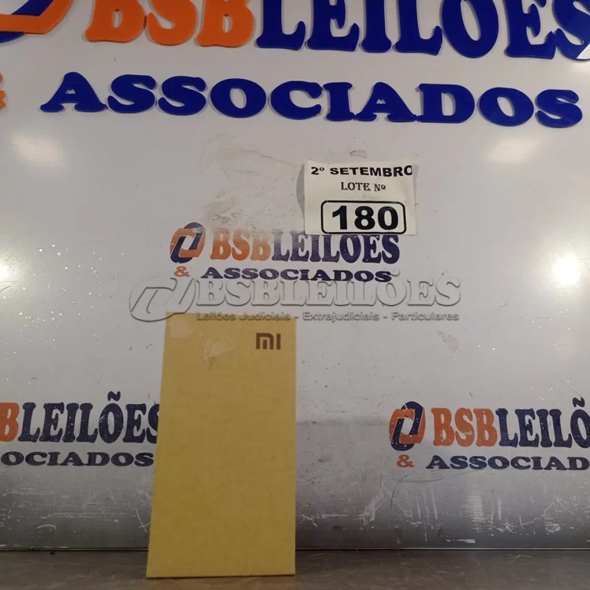 LOTE 180 - 01 CELULAR REDMI. (NO ESTADO) ATENÇÃO! FAZER A VISITAÇÃO ANTES DE ARREMATAR, NÃO SABEMOS SE FUNCIONA. LEILÃO NÃO TEM GARANTIA E NEM DEVOLUÇÃO, SUJEITO A POSSÍVEIS AVARIAS VISÍVEIS/OCULTAS E/OU AUSÊNCIA DE COMPONENTES.