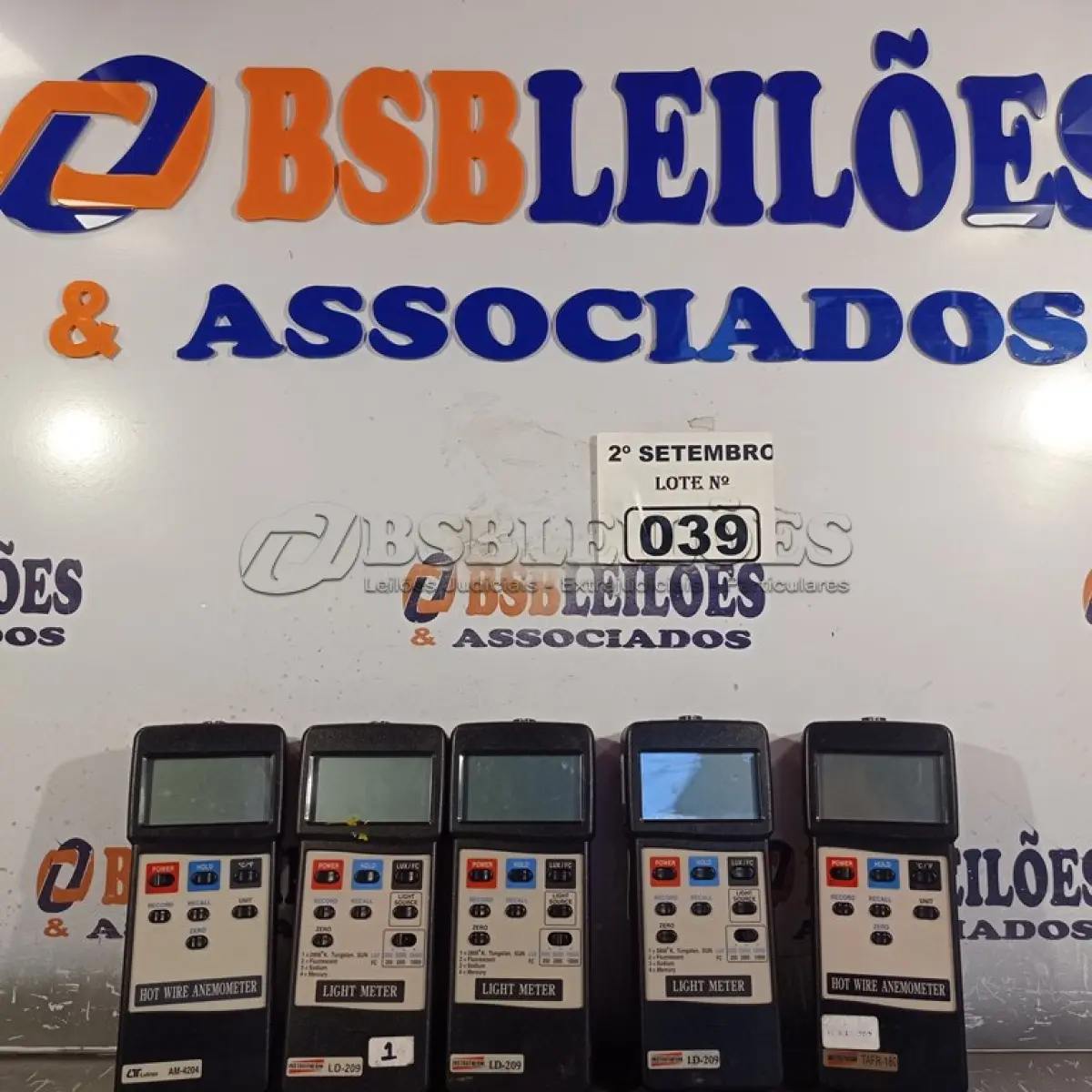 LOTE 039 - 04 ANEMÔMETROS E 04 MEDIDORES DE LUMINOSIDADE. (NO ESTADO) ATENÇÃO! FAZER A VISITAÇÃO ANTES DE ARREMATAR, NÃO SABEMOS SE FUNCIONA. LEILÃO NÃO TEM GARANTIA E NEM DEVOLUÇÃO, SUJEITO A POSSÍVEIS AVARIAS VISÍVEIS/OCULTAS E/OU AUSÊNCIA DE COMPONENTES.