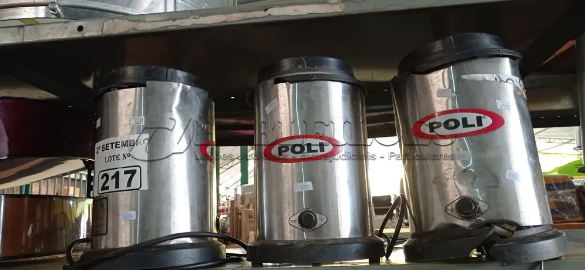 LOTE 217 - 03 BASES DE LIQUIDIFICADOR INDUSTRIAL MARCAS POLI. (NO ESTADO) ATENÇÃO! FAZER A VISITAÇÃO ANTES DE ARREMATAR, NÃO SABEMOS SE FUNCIONA. LEILÃO NÃO TEM GARANTIA E NEM DEVOLUÇÃO, SUJEITO A POSSÍVEIS AVARIAS VISÍVEIS/OCULTAS E/OU AUSÊNCIA DE COMPONENTES.