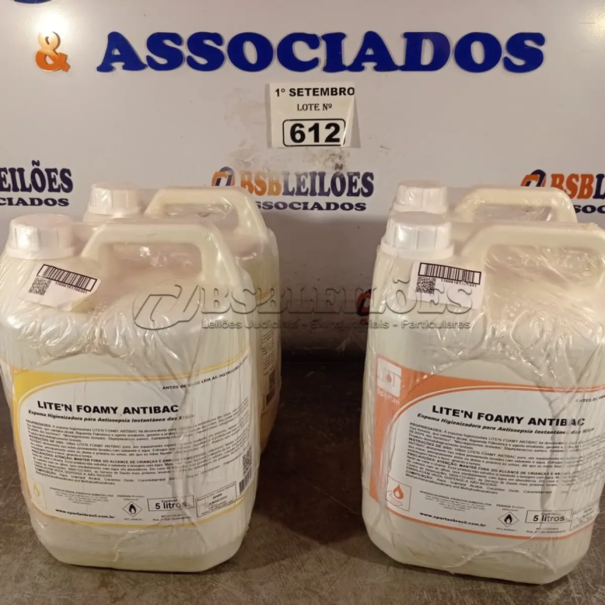 LOTE 612 - 20 LITROS DE SABONETE DE ESPUMA ANTISSÉPTICO. (NO ESTADO) ATENÇÃO! FAZER A VISITAÇÃO ANTES DE ARREMATAR, NÃO SABEMOS SE FUNCIONA. LEILÃO NÃO TEM GARANTIA E NEM DEVOLUÇÃO, SUJEITO A POSSÍVEIS AVARIAS VISÍVEIS/OCULTAS E/OU AUSÊNCIA DE COMPONENTES.