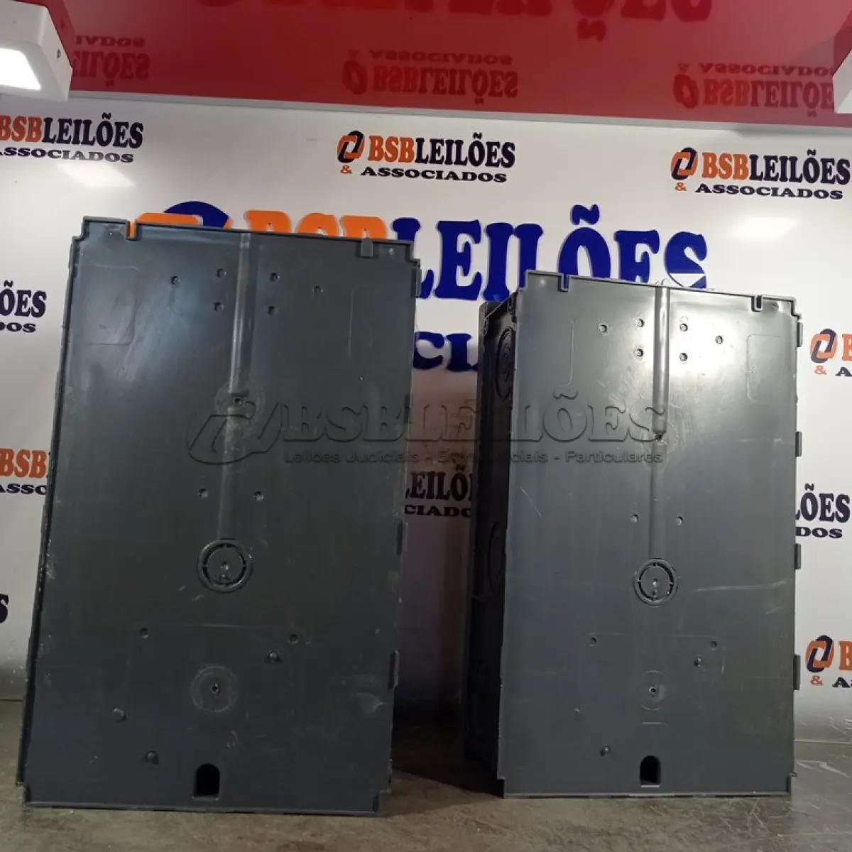 LOTE 152 - 03 QUADROS PARA MEDIDOR DE ENERGIA. (NO ESTADO) ATENÇÃO! FAZER A VISITAÇÃO ANTES DE ARREMATAR, NÃO SABEMOS SE FUNCIONA. LEILÃO NÃO TEM GARANTIA E NEM DEVOLUÇÃO, SUJEITO A POSSÍVEIS AVARIAS VISÍVEIS/OCULTAS E/OU AUSÊNCIA DE COMPONENTES.
