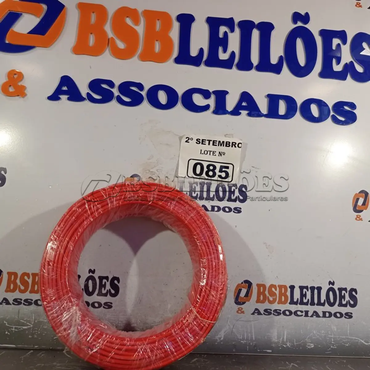 LOTE 085 - 01 ROLO DE CABO FLEXÍVEL 100M 1X4MM NA COR VERMELHA(NOVO). (NO ESTADO) ATENÇÃO! FAZER A VISITAÇÃO ANTES DE ARREMATAR, NÃO SABEMOS SE FUNCIONA. LEILÃO NÃO TEM GARANTIA E NEM DEVOLUÇÃO, SUJEITO A POSSÍVEIS AVARIAS VISÍVEIS/OCULTAS E/OU AUSÊNCIA DE COMPONENTES.