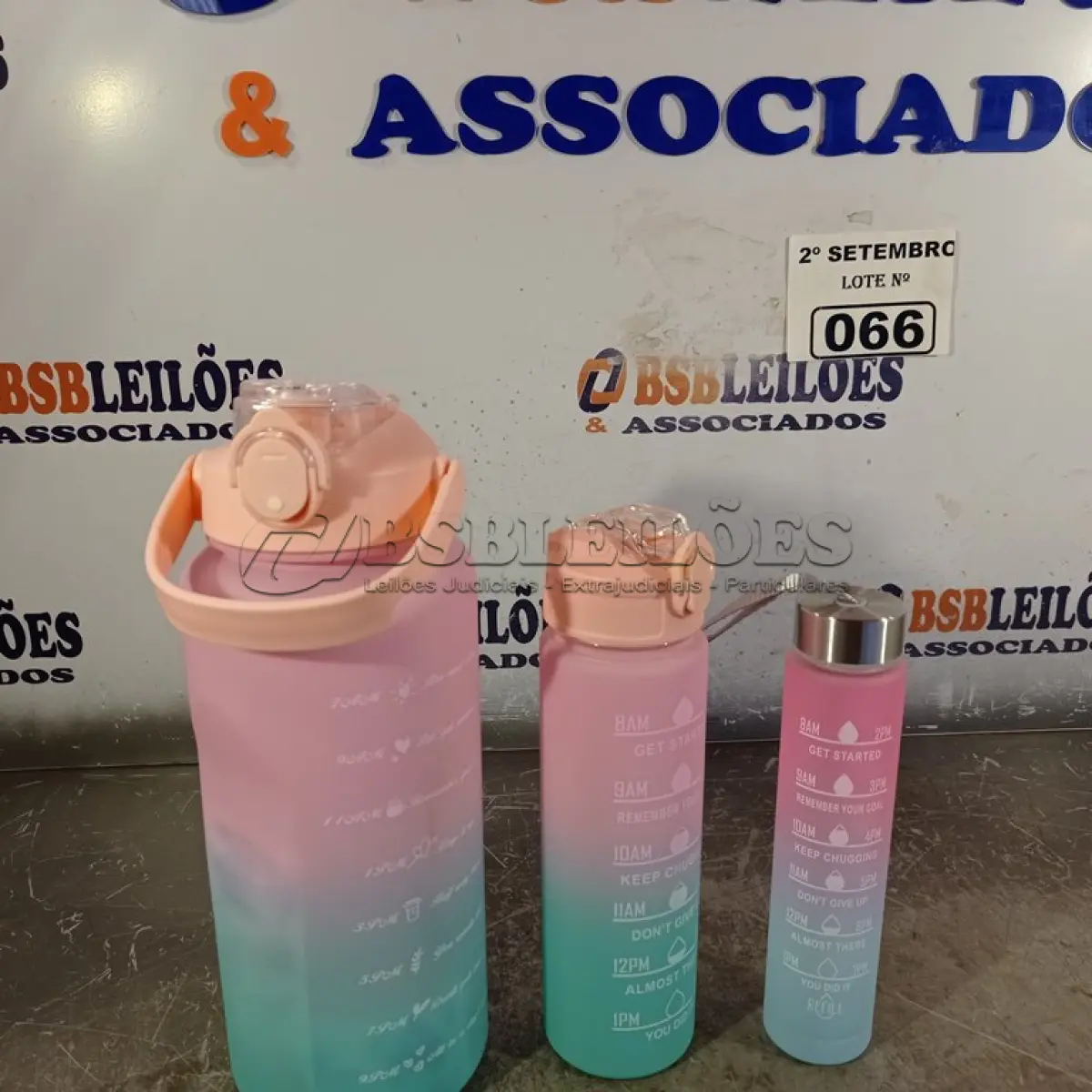 LOTE 066 - 01 KIT GARRAFA MOTIVACIONAL COM 03 PEÇAS. (NO ESTADO) ATENÇÃO! FAZER A VISITAÇÃO ANTES DE ARREMATAR, NÃO SABEMOS SE FUNCIONA. LEILÃO NÃO TEM GARANTIA E NEM DEVOLUÇÃO, SUJEITO A POSSÍVEIS AVARIAS VISÍVEIS/OCULTAS E/OU AUSÊNCIA DE COMPONENTES.