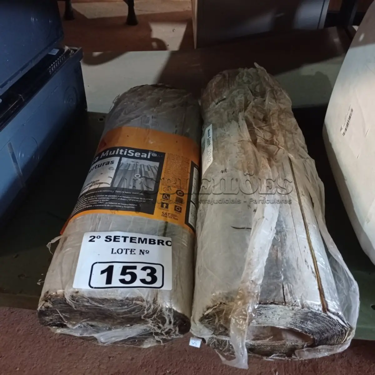 LOTE 153 - 02 ROLOS DE MANTA ASFÁLTICA MULTIUSO. (NO ESTADO) ATENÇÃO! FAZER A VISITAÇÃO ANTES DE ARREMATAR, NÃO SABEMOS SE FUNCIONA. LEILÃO NÃO TEM GARANTIA E NEM DEVOLUÇÃO, SUJEITO A POSSÍVEIS AVARIAS VISÍVEIS/OCULTAS E/OU AUSÊNCIA DE COMPONENTES.