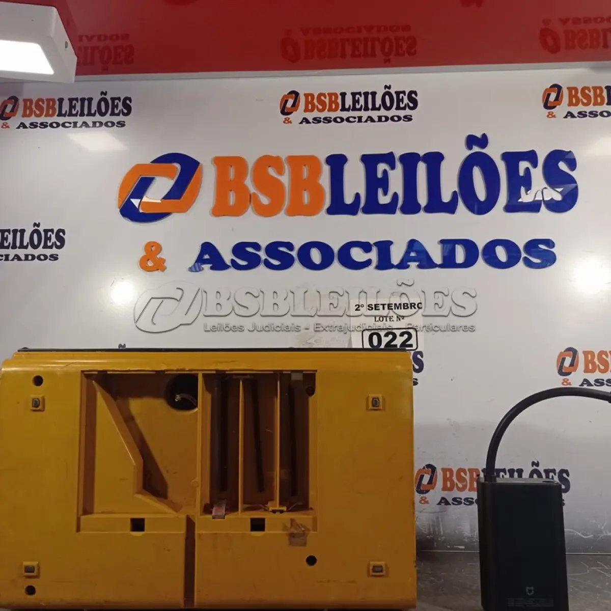 LOTE 022 - 01 TOCA-DISCOS E 01 COMPRESSOR DE AR PORTÁTIL. (NO ESTADO) ATENÇÃO! FAZER A VISITAÇÃO ANTES DE ARREMATAR, NÃO SABEMOS SE FUNCIONA. LEILÃO NÃO TEM GARANTIA E NEM DEVOLUÇÃO, SUJEITO A POSSÍVEIS AVARIAS VISÍVEIS/OCULTAS E/OU AUSÊNCIA DE COMPONENTES.
