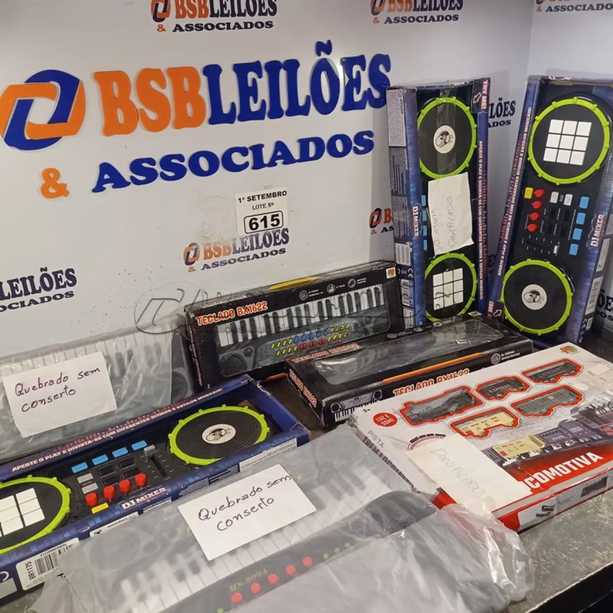 LOTE 615 - 01 LOTE COM VÁRIOS TECLADOS DE BRINQUEDO. (NO ESTADO) ATENÇÃO! FAZER A VISITAÇÃO ANTES DE ARREMATAR, NÃO SABEMOS SE FUNCIONA. LEILÃO NÃO TEM GARANTIA E NEM DEVOLUÇÃO, SUJEITO A POSSÍVEIS AVARIAS VISÍVEIS/OCULTAS E/OU AUSÊNCIA DE COMPONENTES.