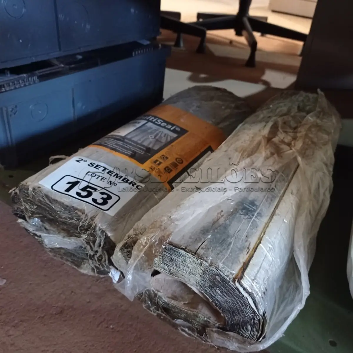 LOTE 153 - 02 ROLOS DE MANTA ASFÁLTICA MULTIUSO. (NO ESTADO) ATENÇÃO! FAZER A VISITAÇÃO ANTES DE ARREMATAR, NÃO SABEMOS SE FUNCIONA. LEILÃO NÃO TEM GARANTIA E NEM DEVOLUÇÃO, SUJEITO A POSSÍVEIS AVARIAS VISÍVEIS/OCULTAS E/OU AUSÊNCIA DE COMPONENTES.
