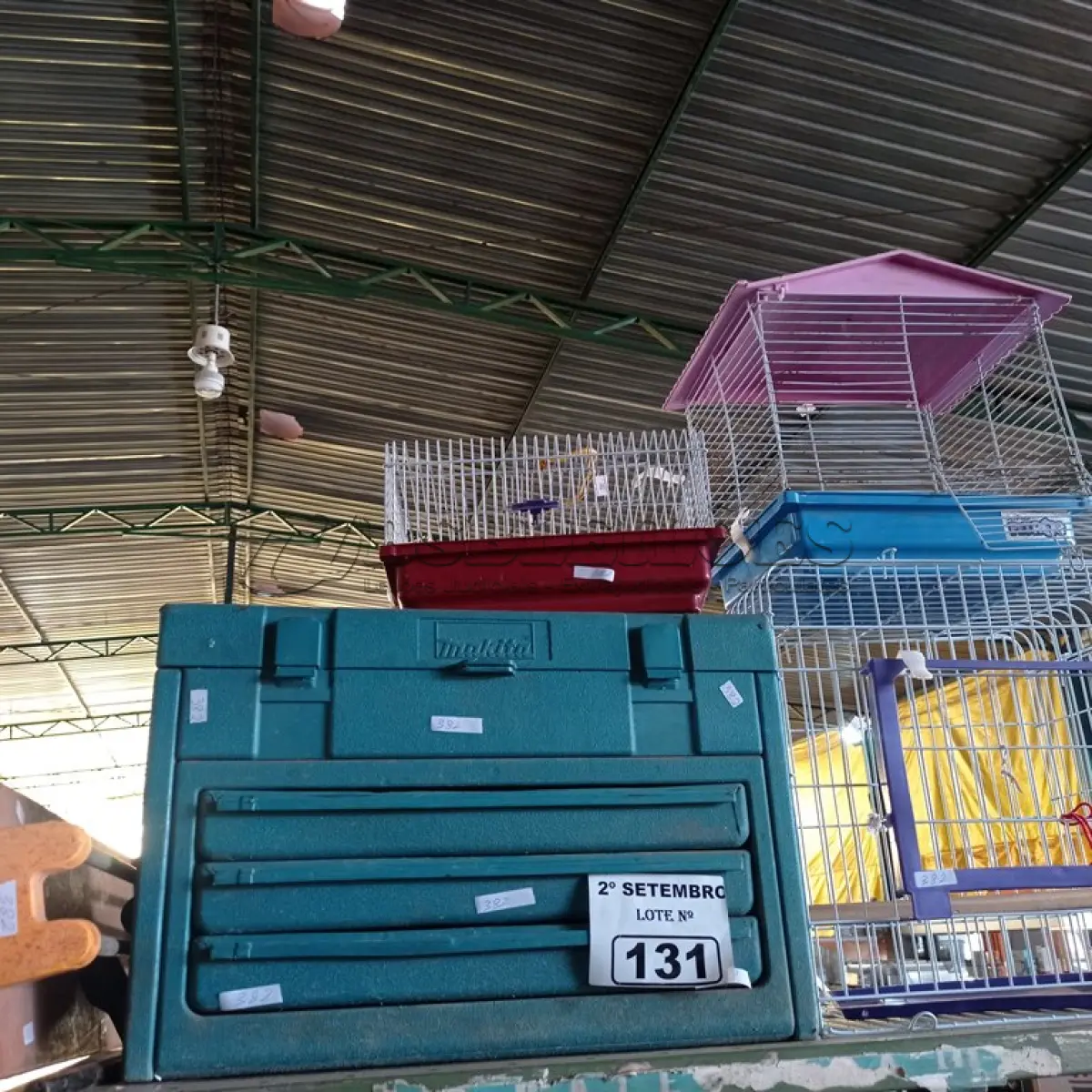 LOTE 131 - 01 RISCADOR PARA PISOS, 01 MALETA PARA FERRAMENTAS “VAZIA” E 03 GAIOLAS PARA HAMSTER MODELOS DIVERSOS.  (NO ESTADO) ATENÇÃO! FAZER A VISITAÇÃO ANTES DE ARREMATAR, NÃO SABEMOS SE FUNCIONA. LEILÃO NÃO TEM GARANTIA E NEM DEVOLUÇÃO, SUJEITO A POSSÍVEIS AVARIAS VISÍVEIS/OCULTAS E/OU AUSÊNCIA DE COMPONENTES.