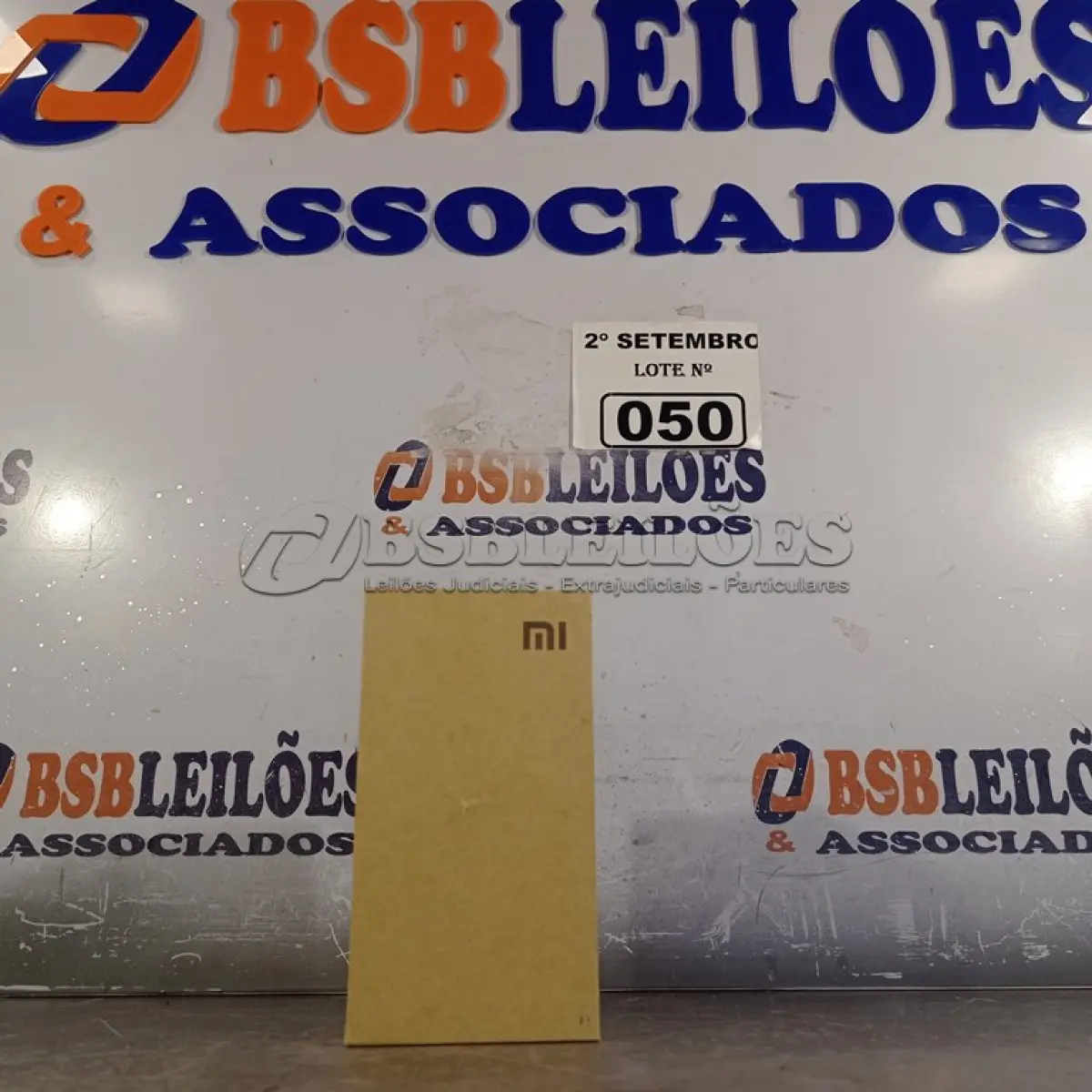 LOTE 050 - 01 CELULAR REDMI. (NO ESTADO) ATENÇÃO! FAZER A VISITAÇÃO ANTES DE ARREMATAR, NÃO SABEMOS SE FUNCIONA. LEILÃO NÃO TEM GARANTIA E NEM DEVOLUÇÃO, SUJEITO A POSSÍVEIS AVARIAS VISÍVEIS/OCULTAS E/OU AUSÊNCIA DE COMPONENTES.