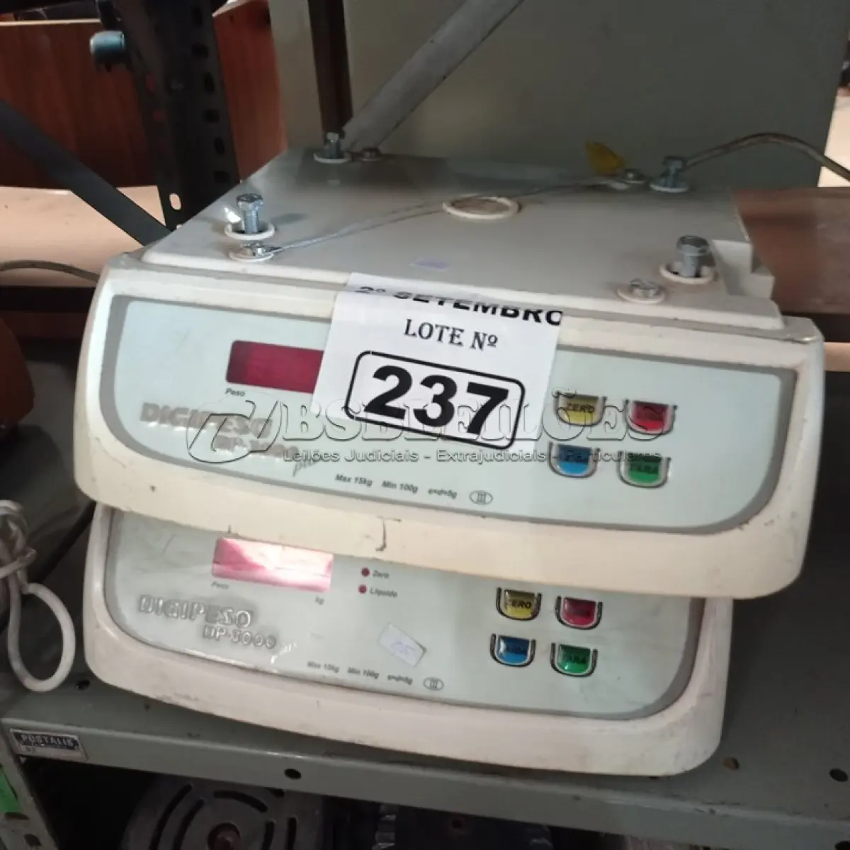 LOTE 237 - 02 BALANÇAS MARCAS DIGIPESO INCOMPLETAS. (NO ESTADO) ATENÇÃO! FAZER A VISITAÇÃO ANTES DE ARREMATAR, NÃO SABEMOS SE FUNCIONA. LEILÃO NÃO TEM GARANTIA E NEM DEVOLUÇÃO, SUJEITO A POSSÍVEIS AVARIAS VISÍVEIS/OCULTAS E/OU AUSÊNCIA DE COMPONENTES.