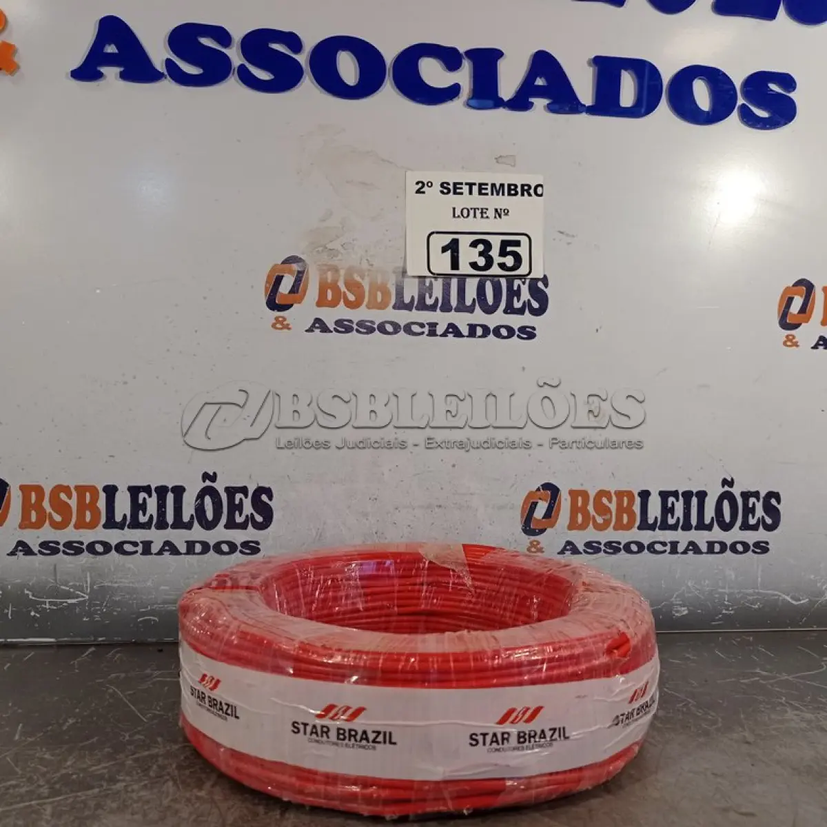 LOTE 135 - 01 ROLO DE CABO FLEXÍVEL 100M 1X4MM NA COR VERMELHA(NOVO). (NO ESTADO) ATENÇÃO! FAZER A VISITAÇÃO ANTES DE ARREMATAR, NÃO SABEMOS SE FUNCIONA. LEILÃO NÃO TEM GARANTIA E NEM DEVOLUÇÃO, SUJEITO A POSSÍVEIS AVARIAS VISÍVEIS/OCULTAS E/OU AUSÊNCIA DE COMPONENTES.