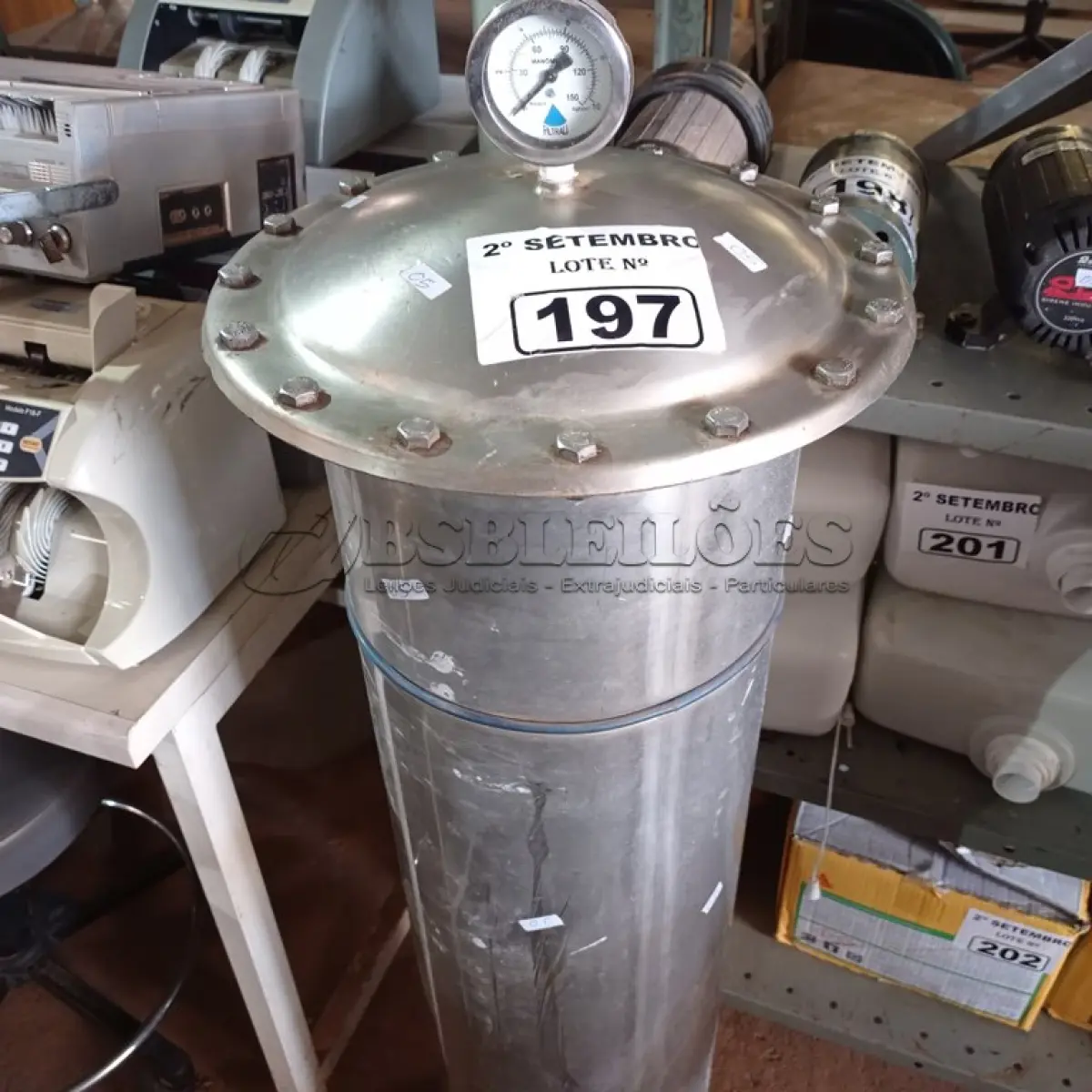LOTE 197 - 01 FILTRO PARA PISCINA. (NO ESTADO) ATENÇÃO! FAZER A VISITAÇÃO ANTES DE ARREMATAR, NÃO SABEMOS SE FUNCIONA. LEILÃO NÃO TEM GARANTIA E NEM DEVOLUÇÃO, SUJEITO A POSSÍVEIS AVARIAS VISÍVEIS/OCULTAS E/OU AUSÊNCIA DE COMPONENTES.