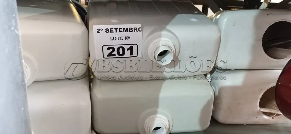 LOTE 201 - 06 CAIXAS DE DESCARGA MARCAS E MODELOS DIVERSOS COM AVARIAS. (NO ESTADO) ATENÇÃO! FAZER A VISITAÇÃO ANTES DE ARREMATAR, NÃO SABEMOS SE FUNCIONA. LEILÃO NÃO TEM GARANTIA E NEM DEVOLUÇÃO, SUJEITO A POSSÍVEIS AVARIAS VISÍVEIS/OCULTAS E/OU AUSÊNCIA DE COMPONENTES.