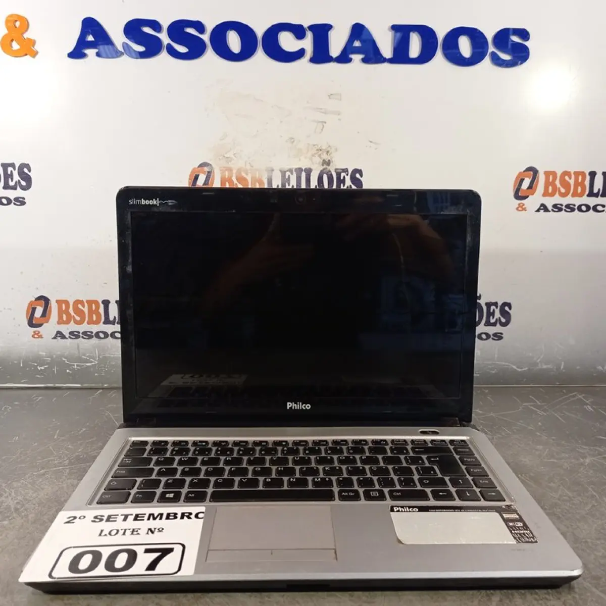 LOTE 007 - 01 NOTEBOOK MARCA PHILCO. (NO ESTADO) ATENÇÃO! FAZER A VISITAÇÃO ANTES DE ARREMATAR, NÃO SABEMOS SE FUNCIONA. LEILÃO NÃO TEM GARANTIA E NEM DEVOLUÇÃO, SUJEITO A POSSÍVEIS AVARIAS VISÍVEIS/OCULTAS E/OU AUSÊNCIA DE COMPONENTES.