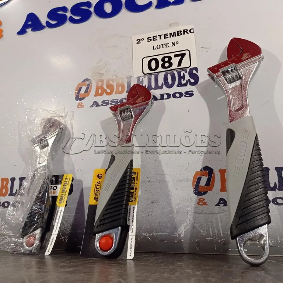 LOTE 087 - 01 KIT CHAVE INGLESA. (NO ESTADO) ATENÇÃO! FAZER A VISITAÇÃO ANTES DE ARREMATAR, NÃO SABEMOS SE FUNCIONA. LEILÃO NÃO TEM GARANTIA E NEM DEVOLUÇÃO, SUJEITO A POSSÍVEIS AVARIAS VISÍVEIS/OCULTAS E/OU AUSÊNCIA DE COMPONENTES.
