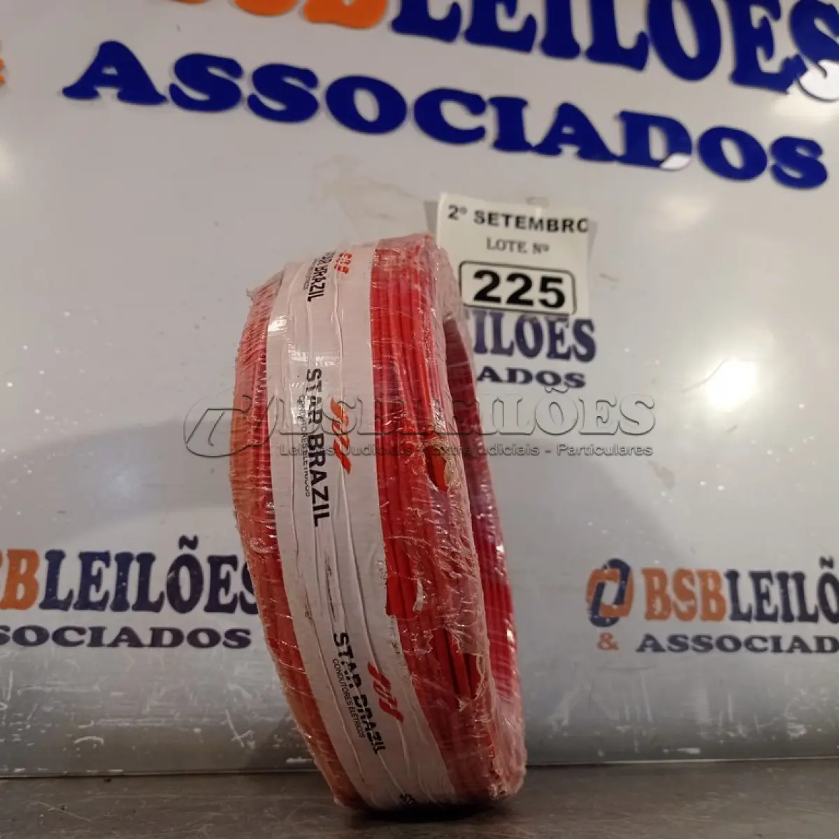 LOTE 225 - 01 ROLO DE CABO FLEXÍVEL 100M 1X2,5MM NA COR VERMELHA(NOVO). (NO ESTADO) ATENÇÃO! FAZER A VISITAÇÃO ANTES DE ARREMATAR, NÃO SABEMOS SE FUNCIONA. LEILÃO NÃO TEM GARANTIA E NEM DEVOLUÇÃO, SUJEITO A POSSÍVEIS AVARIAS VISÍVEIS/OCULTAS E/OU AUSÊNCIA DE COMPONENTES.