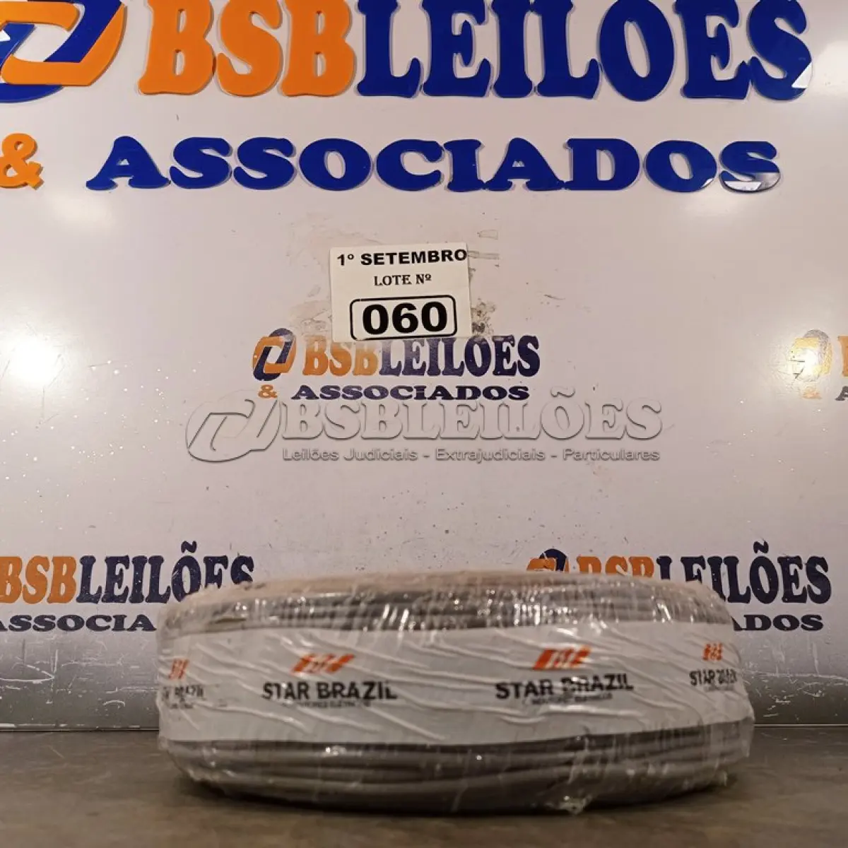 LOTE 060 - 01 ROLO DE CABO FLEXÍVEL 100M 4MM NA COR CINZA. (NO ESTADO) ATENÇÃO! FAZER A VISITAÇÃO ANTES DE ARREMATAR, NÃO SABEMOS SE FUNCIONA. LEILÃO NÃO TEM GARANTIA E NEM DEVOLUÇÃO, SUJEITO A POSSÍVEIS AVARIAS VISÍVEIS/OCULTAS E/OU AUSÊNCIA DE COMPONENTES.