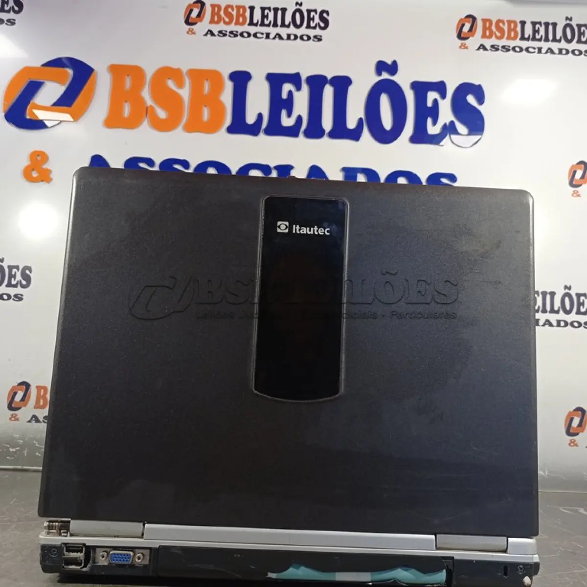 LOTE 097 - 01 NOTEBOOK MARCA ITAUTEC. (NO ESTADO) ATENÇÃO! FAZER A VISITAÇÃO ANTES DE ARREMATAR, NÃO SABEMOS SE FUNCIONA. LEILÃO NÃO TEM GARANTIA E NEM DEVOLUÇÃO, SUJEITO A POSSÍVEIS AVARIAS VISÍVEIS/OCULTAS E/OU AUSÊNCIA DE COMPONENTES.