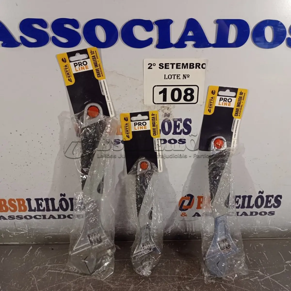 LOTE 108 - 01 KIT CHAVE INGLESA. (NO ESTADO) ATENÇÃO! FAZER A VISITAÇÃO ANTES DE ARREMATAR, NÃO SABEMOS SE FUNCIONA. LEILÃO NÃO TEM GARANTIA E NEM DEVOLUÇÃO, SUJEITO A POSSÍVEIS AVARIAS VISÍVEIS/OCULTAS E/OU AUSÊNCIA DE COMPONENTES.