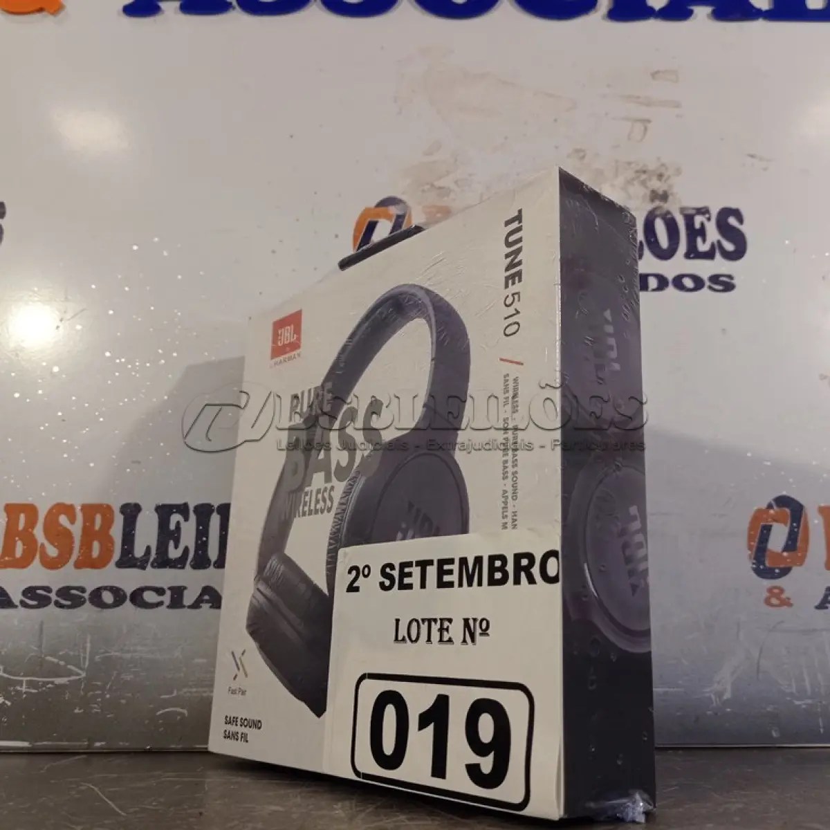 LOTE 019 - 01 FONE DE OUVIDO BLUETOOTH. (NO ESTADO) ATENÇÃO! FAZER A VISITAÇÃO ANTES DE ARREMATAR, NÃO SABEMOS SE FUNCIONA. LEILÃO NÃO TEM GARANTIA E NEM DEVOLUÇÃO, SUJEITO A POSSÍVEIS AVARIAS VISÍVEIS/OCULTAS E/OU AUSÊNCIA DE COMPONENTES.