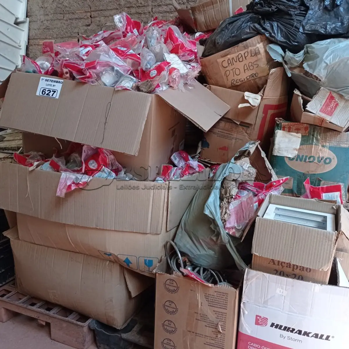 LOTE 627 - 01 LOTE COM GRANDE QUANTIDADE DE MATERIAIS HIDRÁULICOS DIVERSOS. (NO ESTADO) ATENÇÃO! FAZER A VISITAÇÃO ANTES DE ARREMATAR, NÃO SABEMOS SE FUNCIONA. LEILÃO NÃO TEM GARANTIA E NEM DEVOLUÇÃO, SUJEITO A POSSÍVEIS AVARIAS VISÍVEIS/OCULTAS E/OU AUSÊNCIA DE COMPONENTES.