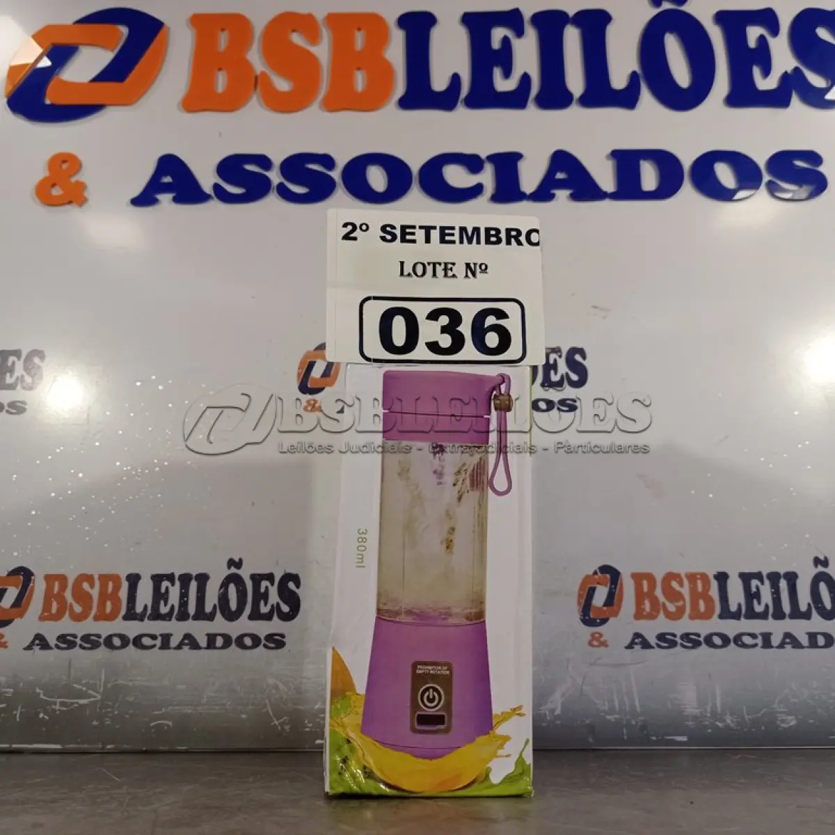 LOTE 036 - 01 LIQUIDIFICADOR PORTÁTIL. (NO ESTADO) ATENÇÃO! FAZER A VISITAÇÃO ANTES DE ARREMATAR, NÃO SABEMOS SE FUNCIONA. LEILÃO NÃO TEM GARANTIA E NEM DEVOLUÇÃO, SUJEITO A POSSÍVEIS AVARIAS VISÍVEIS/OCULTAS E/OU AUSÊNCIA DE COMPONENTES.