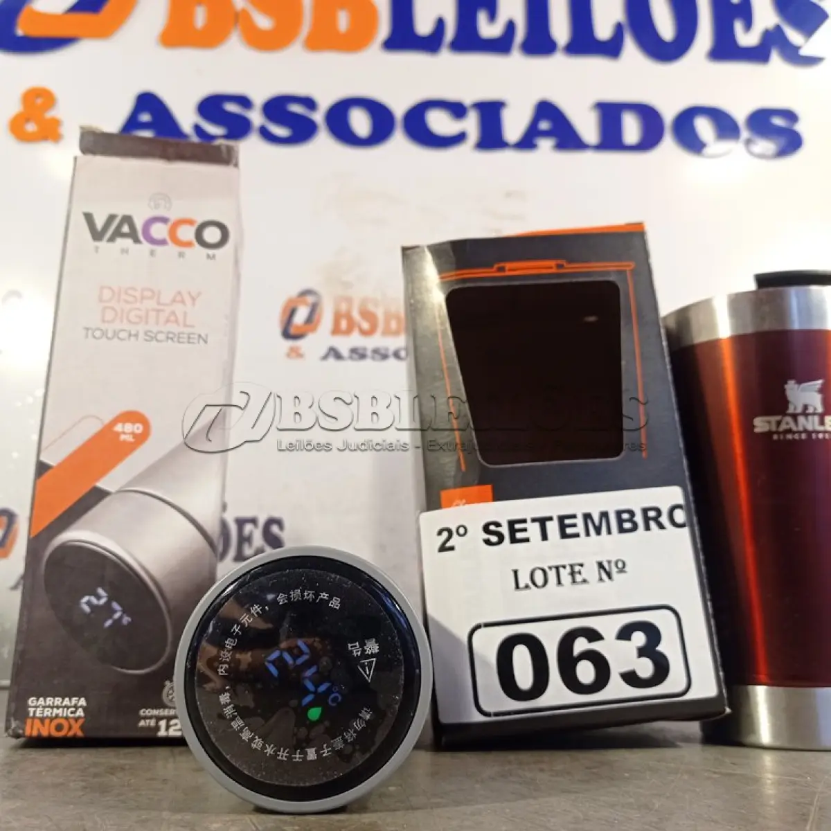 LOTE 063 - 01 COPO E 01 GARRAFA DIGITAL 500ML TÉRMICOS. (NO ESTADO) ATENÇÃO! FAZER A VISITAÇÃO ANTES DE ARREMATAR, NÃO SABEMOS SE FUNCIONA. LEILÃO NÃO TEM GARANTIA E NEM DEVOLUÇÃO, SUJEITO A POSSÍVEIS AVARIAS VISÍVEIS/OCULTAS E/OU AUSÊNCIA DE COMPONENTES.