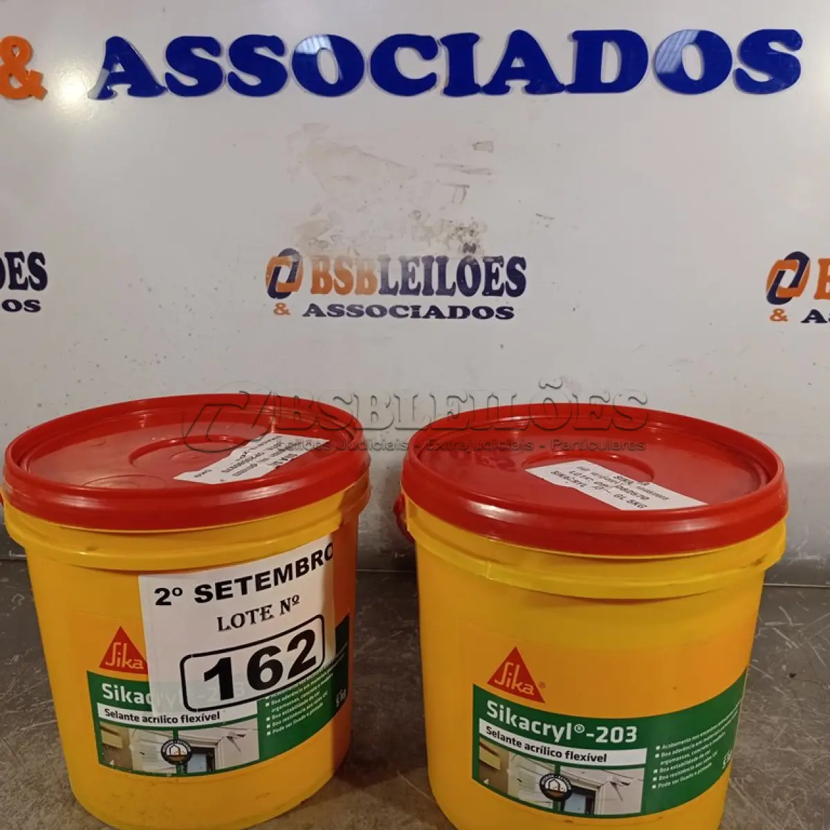 LOTE 162 - 02 BALDES DE SIKACRYL-203, SELANTE ACRÍLICO FLEXÍVEL 5KG. (NO ESTADO) ATENÇÃO! FAZER A VISITAÇÃO ANTES DE ARREMATAR, NÃO SABEMOS SE FUNCIONA. LEILÃO NÃO TEM GARANTIA E NEM DEVOLUÇÃO, SUJEITO A POSSÍVEIS AVARIAS VISÍVEIS/OCULTAS E/OU AUSÊNCIA DE COMPONENTES.