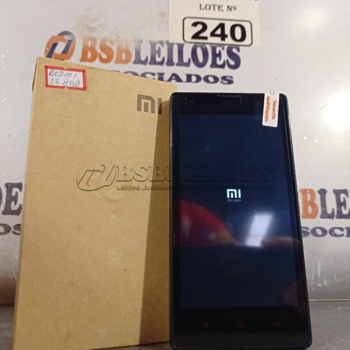 LOTE 240 - 01 CELULAR REDMI. (NO ESTADO) ATENÇÃO! FAZER A VISITAÇÃO ANTES DE ARREMATAR, NÃO SABEMOS SE FUNCIONA. LEILÃO NÃO TEM GARANTIA E NEM DEVOLUÇÃO, SUJEITO A POSSÍVEIS AVARIAS VISÍVEIS/OCULTAS E/OU AUSÊNCIA DE COMPONENTES.