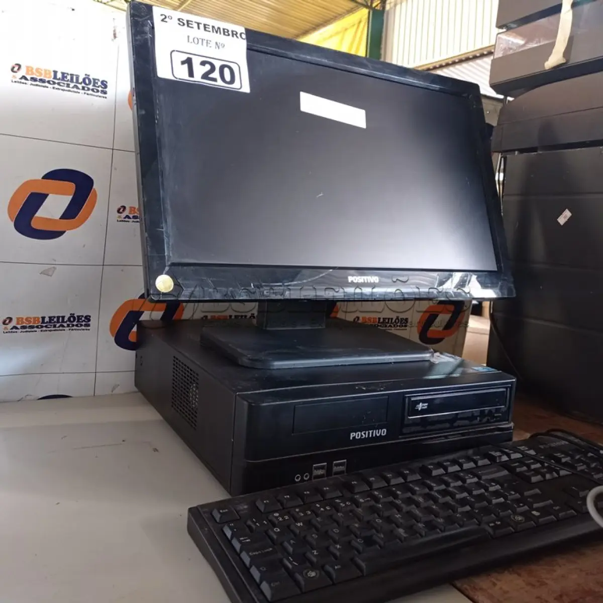LOTE 120 - 01 CPU, 01 MONITOR E 01 TECLADO. (NO ESTADO) ATENÇÃO! FAZER A VISITAÇÃO ANTES DE ARREMATAR, NÃO SABEMOS SE FUNCIONA. LEILÃO NÃO TEM GARANTIA E NEM DEVOLUÇÃO, SUJEITO A POSSÍVEIS AVARIAS VISÍVEIS/OCULTAS E/OU AUSÊNCIA DE COMPONENTES.