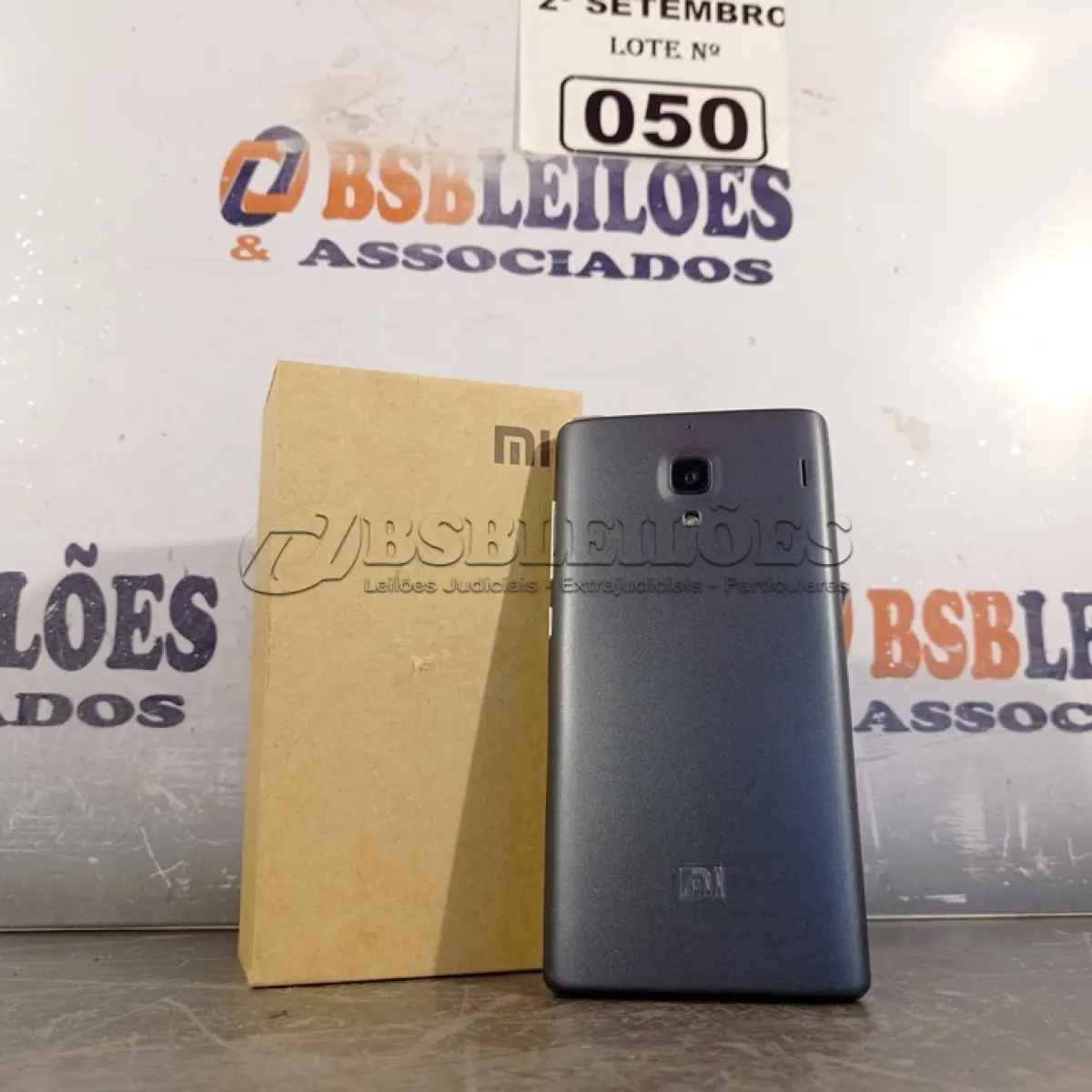 LOTE 050 - 01 CELULAR REDMI. (NO ESTADO) ATENÇÃO! FAZER A VISITAÇÃO ANTES DE ARREMATAR, NÃO SABEMOS SE FUNCIONA. LEILÃO NÃO TEM GARANTIA E NEM DEVOLUÇÃO, SUJEITO A POSSÍVEIS AVARIAS VISÍVEIS/OCULTAS E/OU AUSÊNCIA DE COMPONENTES.