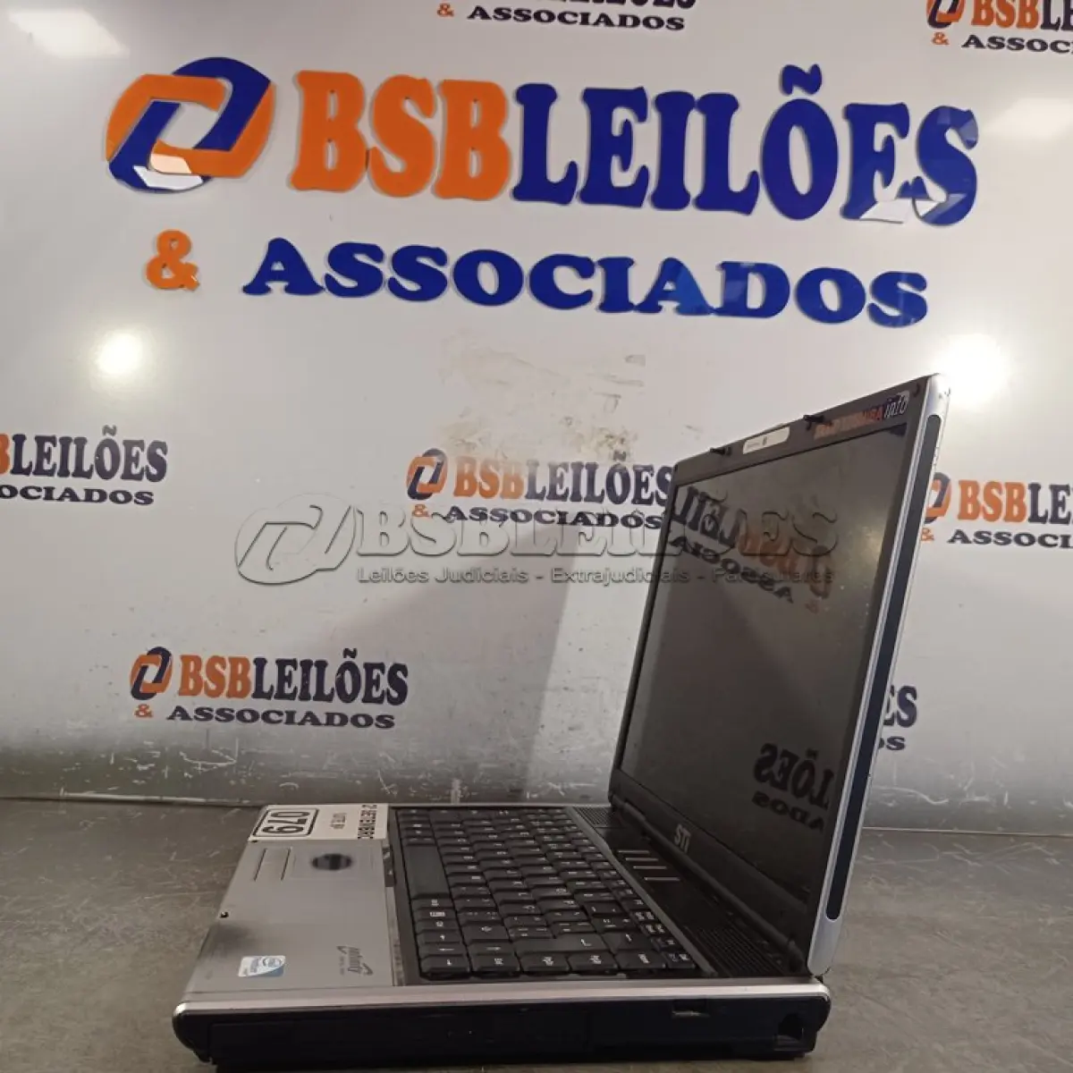 LOTE 079 - 01 NOTEBOOK MARCA SEMP TOSHIBA. (NO ESTADO) ATENÇÃO! FAZER A VISITAÇÃO ANTES DE ARREMATAR, NÃO SABEMOS SE FUNCIONA. LEILÃO NÃO TEM GARANTIA E NEM DEVOLUÇÃO, SUJEITO A POSSÍVEIS AVARIAS VISÍVEIS/OCULTAS E/OU AUSÊNCIA DE COMPONENTES.