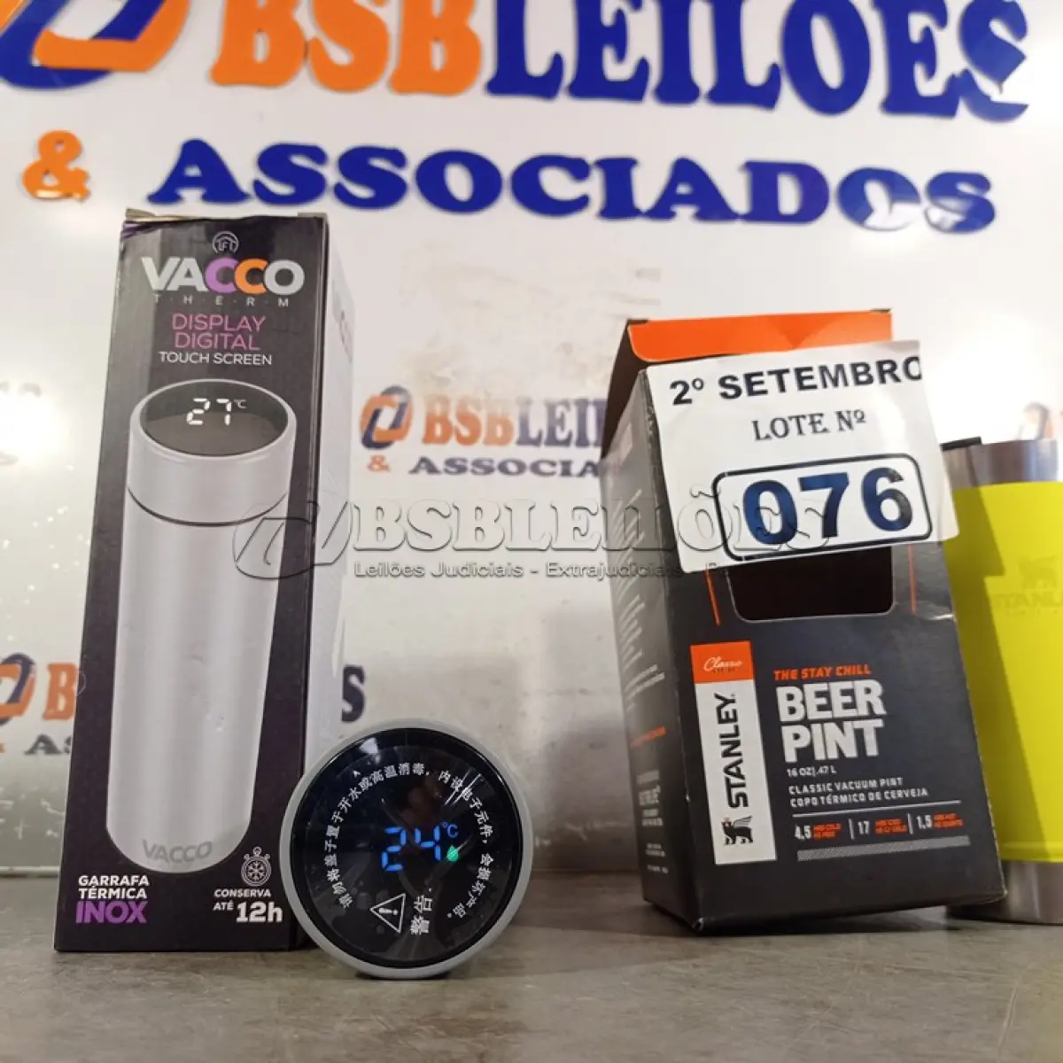 LOTE 076 - 01 COPO E 01 GARRAFA DIGITAL 500ML TÉRMICOS. (NO ESTADO) ATENÇÃO! FAZER A VISITAÇÃO ANTES DE ARREMATAR, NÃO SABEMOS SE FUNCIONA. LEILÃO NÃO TEM GARANTIA E NEM DEVOLUÇÃO, SUJEITO A POSSÍVEIS AVARIAS VISÍVEIS/OCULTAS E/OU AUSÊNCIA DE COMPONENTES.
