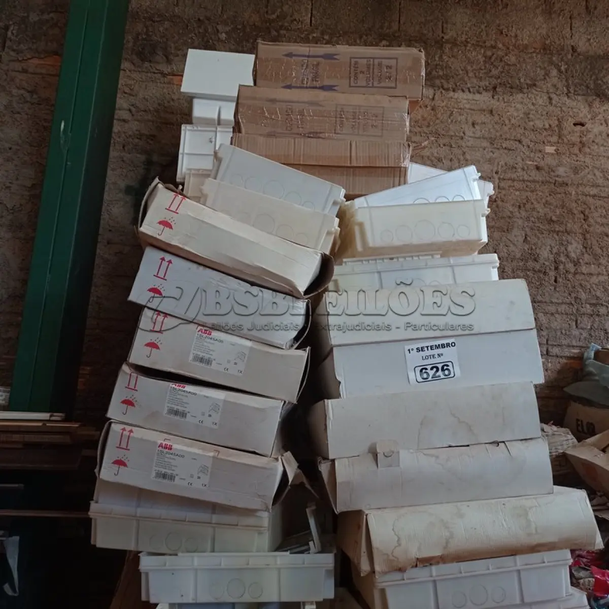 LOTE 626 - 01 LOTE COM GRANDE QUANTIDADE DE GAVETAS PLÁSTICAS MODELOS DIVERSOS. (NO ESTADO) ATENÇÃO! FAZER A VISITAÇÃO ANTES DE ARREMATAR, NÃO SABEMOS SE FUNCIONA. LEILÃO NÃO TEM GARANTIA E NEM DEVOLUÇÃO, SUJEITO A POSSÍVEIS AVARIAS VISÍVEIS/OCULTAS E/OU AUSÊNCIA DE COMPONENTES.