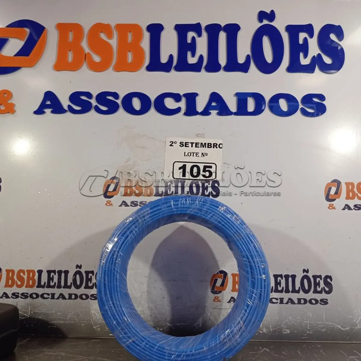 LOTE 105 - 01 ROLO DE CABO FLEXÍVEL 100M 1X2,5MM NA COR AZUL(NOVO). (NO ESTADO) ATENÇÃO! FAZER A VISITAÇÃO ANTES DE ARREMATAR, NÃO SABEMOS SE FUNCIONA. LEILÃO NÃO TEM GARANTIA E NEM DEVOLUÇÃO, SUJEITO A POSSÍVEIS AVARIAS VISÍVEIS/OCULTAS E/OU AUSÊNCIA DE COMPONENTES.