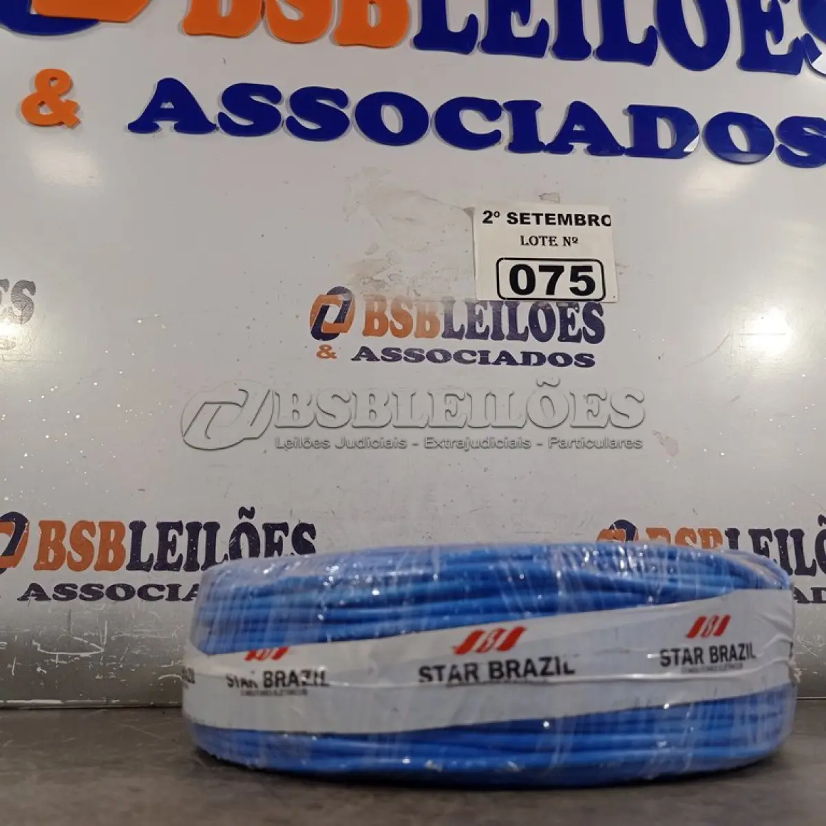 LOTE 075 - 01 ROLO DE CABO FLEXÍVEL 100M 1X4MM NA COR AZUL(NOVO). (NO ESTADO) ATENÇÃO! FAZER A VISITAÇÃO ANTES DE ARREMATAR, NÃO SABEMOS SE FUNCIONA. LEILÃO NÃO TEM GARANTIA E NEM DEVOLUÇÃO, SUJEITO A POSSÍVEIS AVARIAS VISÍVEIS/OCULTAS E/OU AUSÊNCIA DE COMPONENTES.