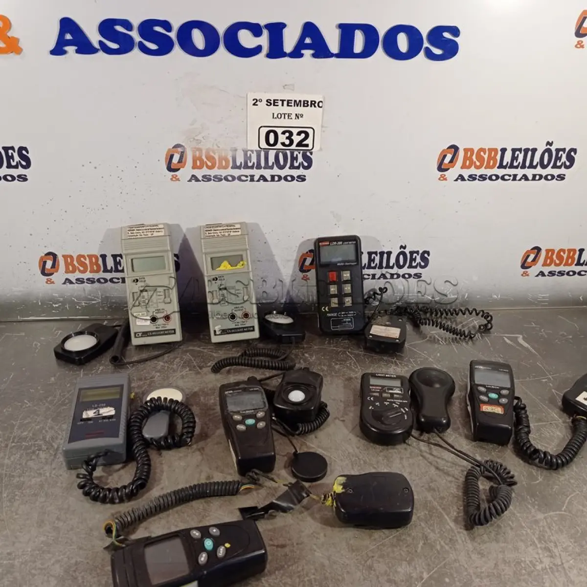 LOTE 032 - 01 LOTE COM VÁRIOS MEDIDORES DIVERSOS. (NO ESTADO) ATENÇÃO! FAZER A VISITAÇÃO ANTES DE ARREMATAR, NÃO SABEMOS SE FUNCIONA. LEILÃO NÃO TEM GARANTIA E NEM DEVOLUÇÃO, SUJEITO A POSSÍVEIS AVARIAS VISÍVEIS/OCULTAS E/OU AUSÊNCIA DE COMPONENTES.