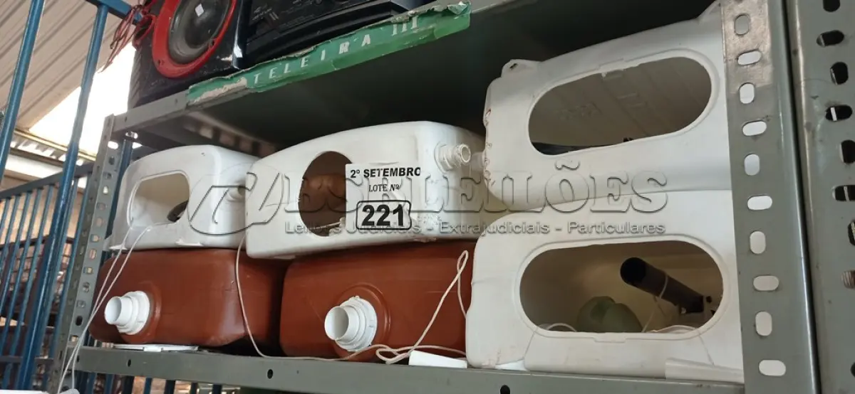 LOTE 221 - 06 CAIXAS DE DESCARGA MARCAS E MODELOS DIVERSOS COM AVARIAS. (NO ESTADO) ATENÇÃO! FAZER A VISITAÇÃO ANTES DE ARREMATAR, NÃO SABEMOS SE FUNCIONA. LEILÃO NÃO TEM GARANTIA E NEM DEVOLUÇÃO, SUJEITO A POSSÍVEIS AVARIAS VISÍVEIS/OCULTAS E/OU AUSÊNCIA DE COMPONENTES.