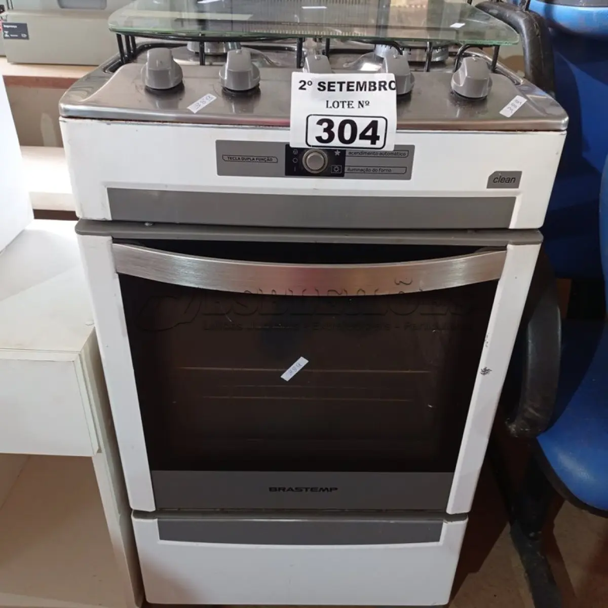 LOTE 304 - 01 FOGÃO A GÁS 04 BOCAS MARCA BRASTEMP. (NO ESTADO) ATENÇÃO! FAZER A VISITAÇÃO ANTES DE ARREMATAR, NÃO SABEMOS SE FUNCIONA. LEILÃO NÃO TEM GARANTIA E NEM DEVOLUÇÃO, SUJEITO A POSSÍVEIS AVARIAS VISÍVEIS/OCULTAS E/OU AUSÊNCIA DE COMPONENTES.