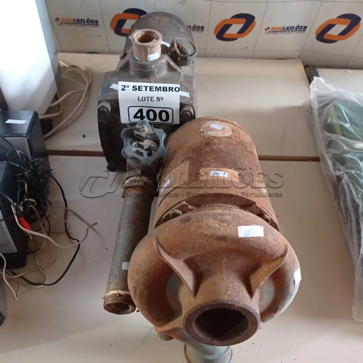 LOTE 400 - 02 BOMBAS D’AGUA. (NO ESTADO) ATENÇÃO! FAZER A VISITAÇÃO ANTES DE ARREMATAR, NÃO SABEMOS SE FUNCIONA. LEILÃO NÃO TEM GARANTIA E NEM DEVOLUÇÃO, SUJEITO A POSSÍVEIS AVARIAS VISÍVEIS/OCULTAS E/OU AUSÊNCIA DE COMPONENTES.