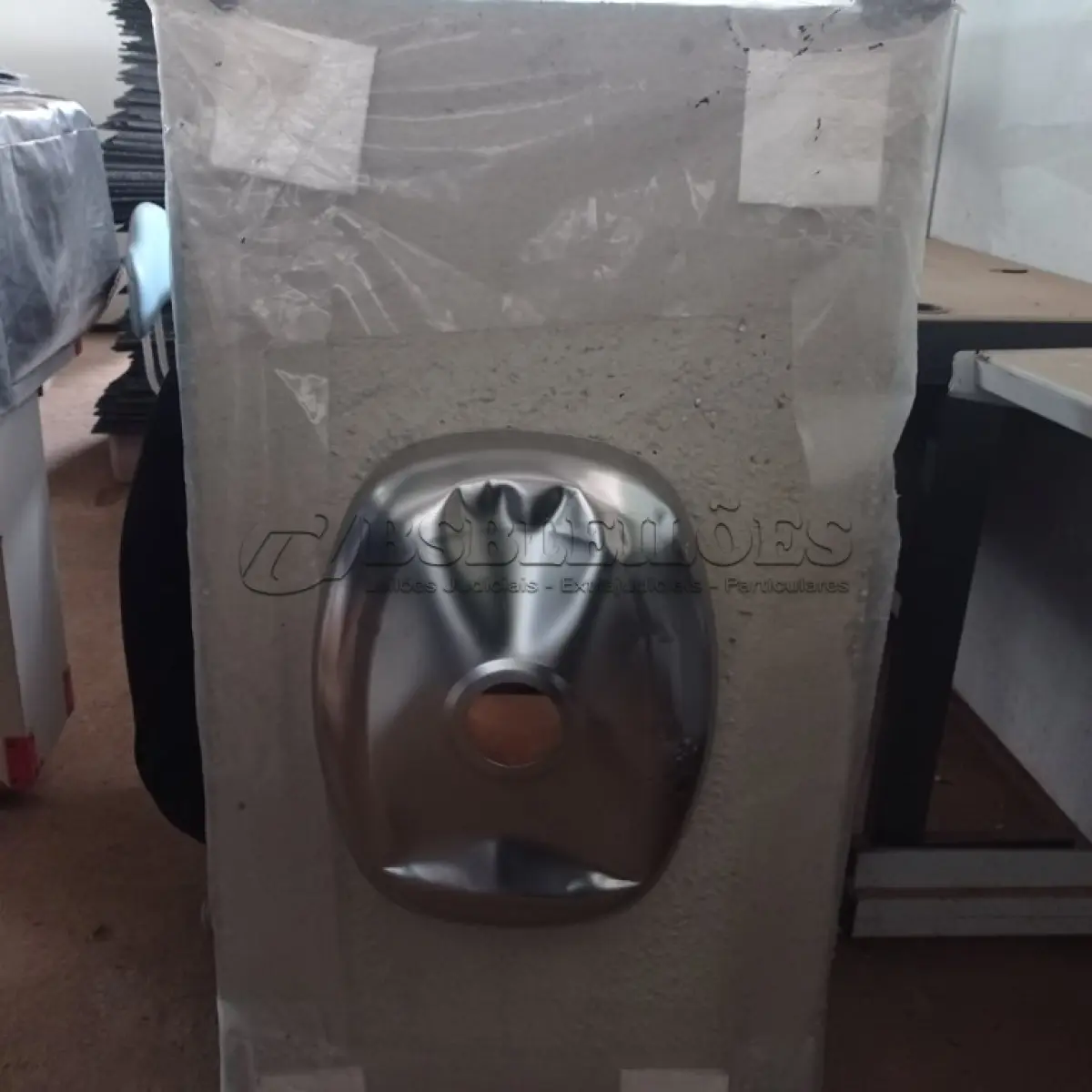 LOTE 569 - 01 PIA EM AÇO INOX COM 01 CUBA MEDINDO 1,00M X 0,54CM. (NO ESTADO) ATENÇÃO! FAZER A VISITAÇÃO ANTES DE ARREMATAR, NÃO SABEMOS SE FUNCIONA. LEILÃO NÃO TEM GARANTIA E NEM DEVOLUÇÃO, SUJEITO A POSSÍVEIS AVARIAS VISÍVEIS/OCULTAS E/OU AUSÊNCIA DE COMPONENTES.
