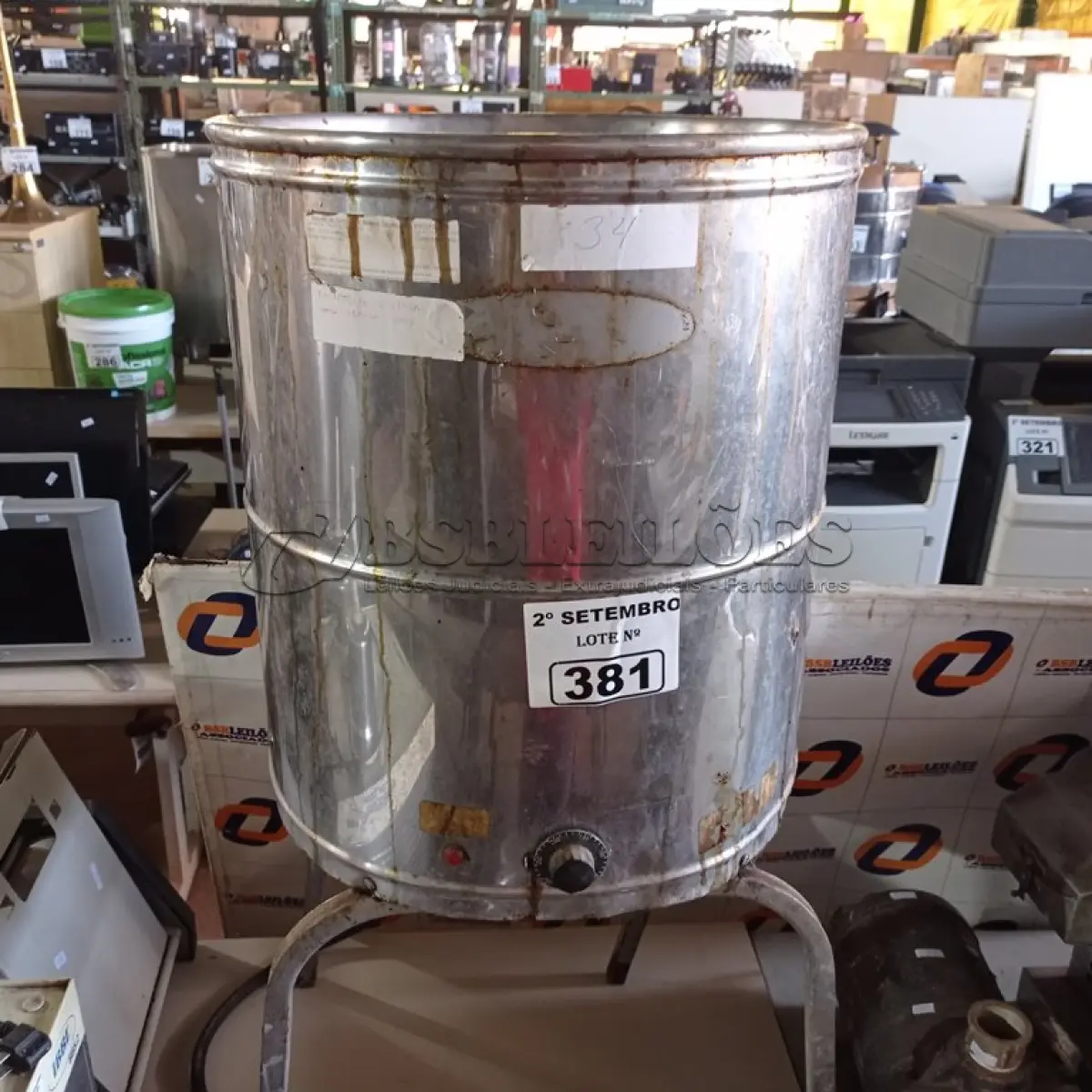 LOTE 381 - 01 BALDE DE TINTA ACRÍLICA 18L NA COR CONCRETO FOSCO. (NO ESTADO) ATENÇÃO! FAZER A VISITAÇÃO ANTES DE ARREMATAR, NÃO SABEMOS SE FUNCIONA. LEILÃO NÃO TEM GARANTIA E NEM DEVOLUÇÃO, SUJEITO A POSSÍVEIS AVARIAS VISÍVEIS/OCULTAS E/OU AUSÊNCIA DE COMPONENTES.