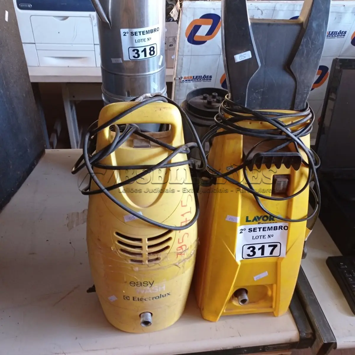 LOTE 317 - 02 LAVADORAS DE ALTA PRESSÃO MARCAS E MODELOS DIVERSOS. (NO ESTADO) ATENÇÃO! FAZER A VISITAÇÃO ANTES DE ARREMATAR, NÃO SABEMOS SE FUNCIONA. LEILÃO NÃO TEM GARANTIA E NEM DEVOLUÇÃO, SUJEITO A POSSÍVEIS AVARIAS VISÍVEIS/OCULTAS E/OU AUSÊNCIA DE COMPONENTES.