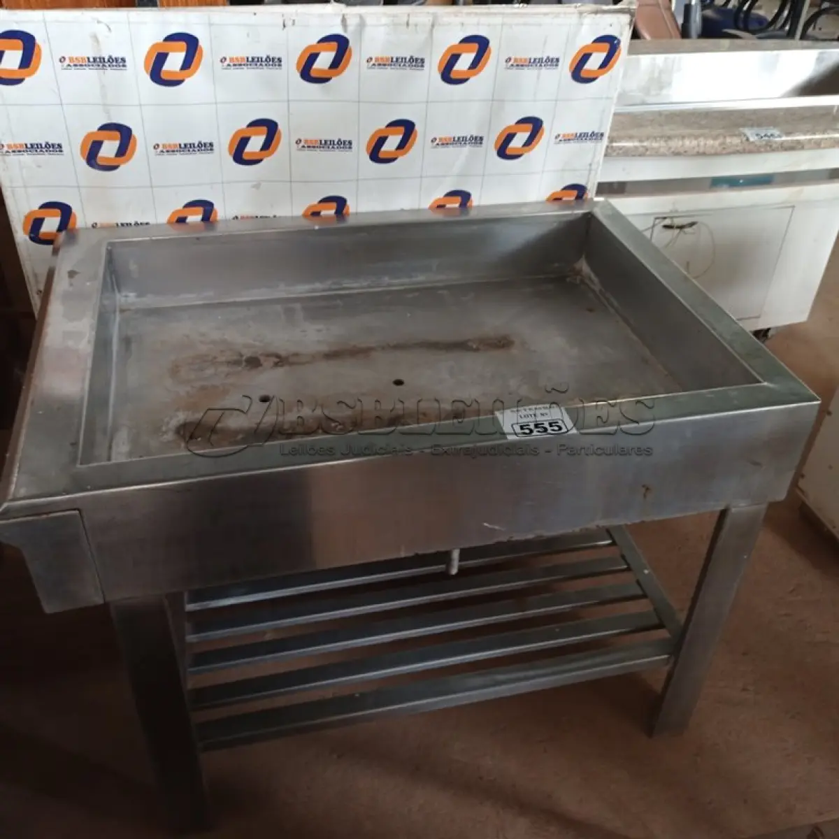 LOTE 555 - 01 BANHO MARIA EM AÇO INOX. (NO ESTADO) ATENÇÃO! FAZER A VISITAÇÃO ANTES DE ARREMATAR, NÃO SABEMOS SE FUNCIONA. LEILÃO NÃO TEM GARANTIA E NEM DEVOLUÇÃO, SUJEITO A POSSÍVEIS AVARIAS VISÍVEIS/OCULTAS E/OU AUSÊNCIA DE COMPONENTES.