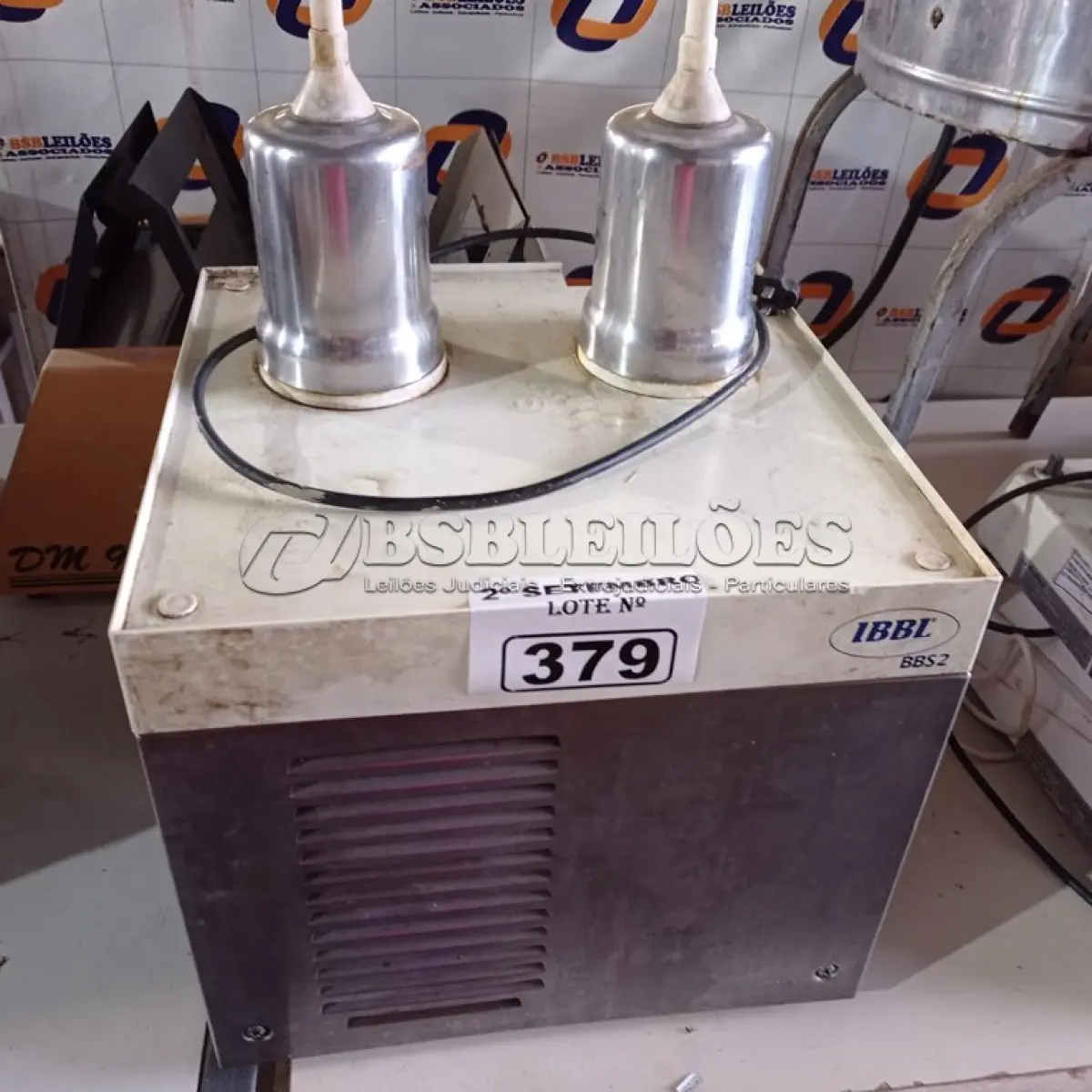 LOTE 379 - 01 REFRESQUEIRA MARCA IBBL INCOMPLETA. (NO ESTADO) ATENÇÃO! FAZER A VISITAÇÃO ANTES DE ARREMATAR, NÃO SABEMOS SE FUNCIONA. LEILÃO NÃO TEM GARANTIA E NEM DEVOLUÇÃO, SUJEITO A POSSÍVEIS AVARIAS VISÍVEIS/OCULTAS E/OU AUSÊNCIA DE COMPONENTES.