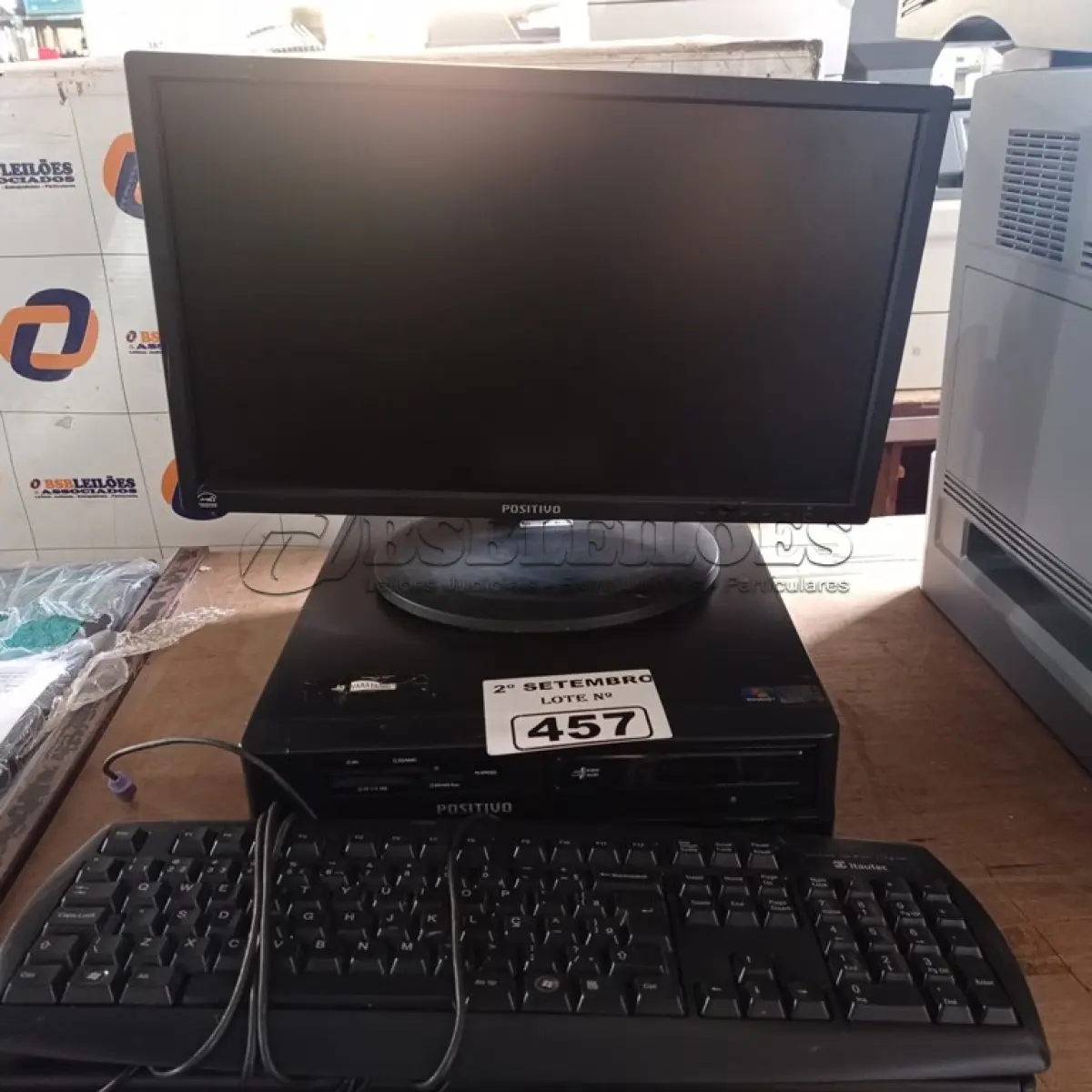 LOTE 457 - 01 CPU, 01 MONITOR E 02 TECLADOS. (NO ESTADO) ATENÇÃO! FAZER A VISITAÇÃO ANTES DE ARREMATAR, NÃO SABEMOS SE FUNCIONA. LEILÃO NÃO TEM GARANTIA E NEM DEVOLUÇÃO, SUJEITO A POSSÍVEIS AVARIAS VISÍVEIS/OCULTAS E/OU AUSÊNCIA DE COMPONENTES.
