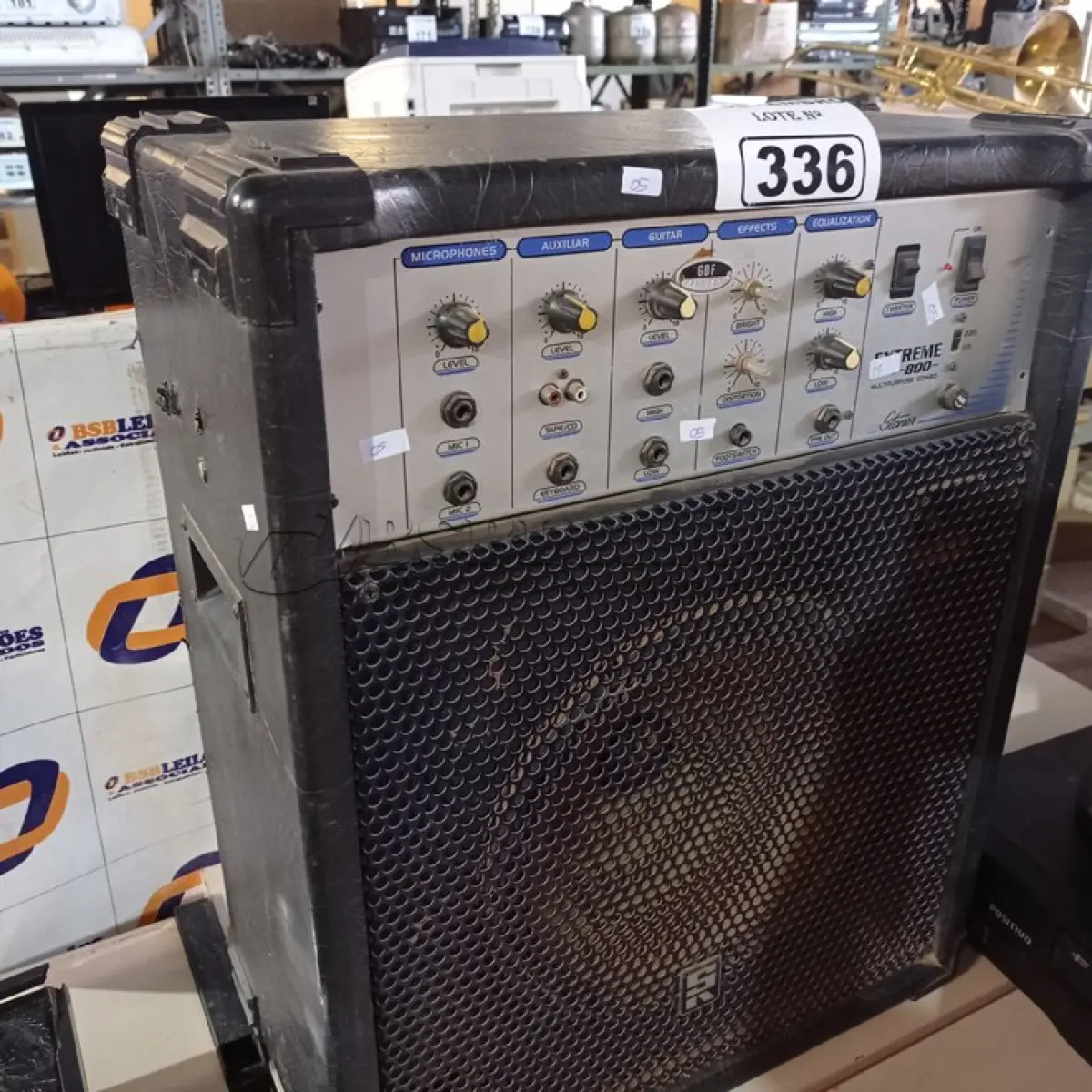 LOTE 336 - 01 CAIXA DE SOM AMPLIFICADA EXTREME 800. (NO ESTADO) ATENÇÃO! FAZER A VISITAÇÃO ANTES DE ARREMATAR, NÃO SABEMOS SE FUNCIONA. LEILÃO NÃO TEM GARANTIA E NEM DEVOLUÇÃO, SUJEITO A POSSÍVEIS AVARIAS VISÍVEIS/OCULTAS E/OU AUSÊNCIA DE COMPONENTES.