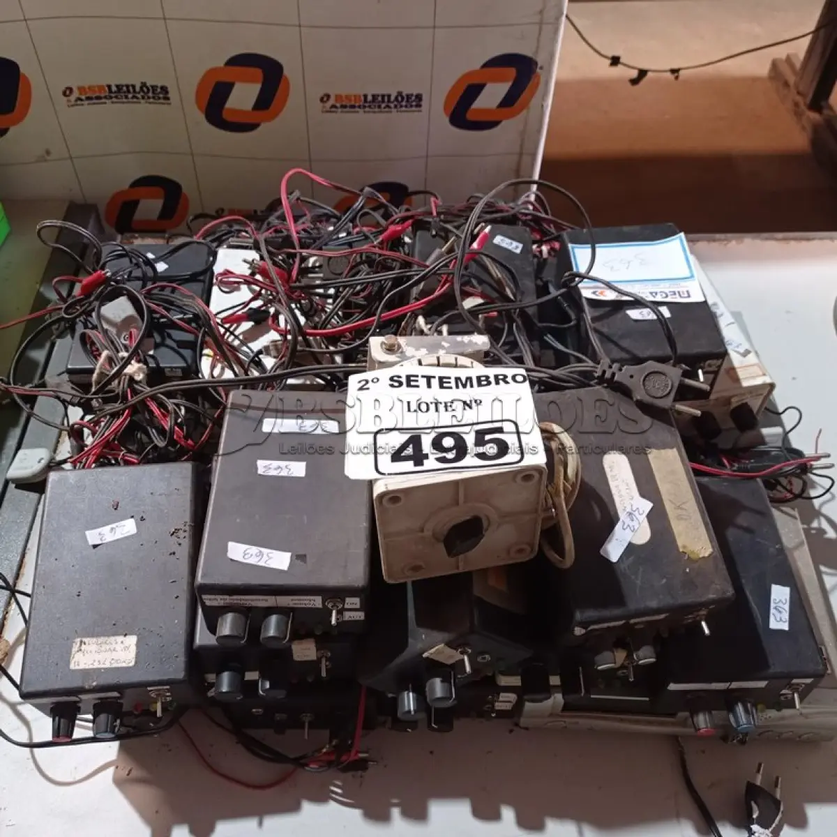 LOTE 495 - 01 LOTE COM EQUIPAMENTOS ELETRÔNICOS DIVERSOS. (NO ESTADO) ATENÇÃO! FAZER A VISITAÇÃO ANTES DE ARREMATAR, NÃO SABEMOS SE FUNCIONA. LEILÃO NÃO TEM GARANTIA E NEM DEVOLUÇÃO, SUJEITO A POSSÍVEIS AVARIAS VISÍVEIS/OCULTAS E/OU AUSÊNCIA DE COMPONENTES.