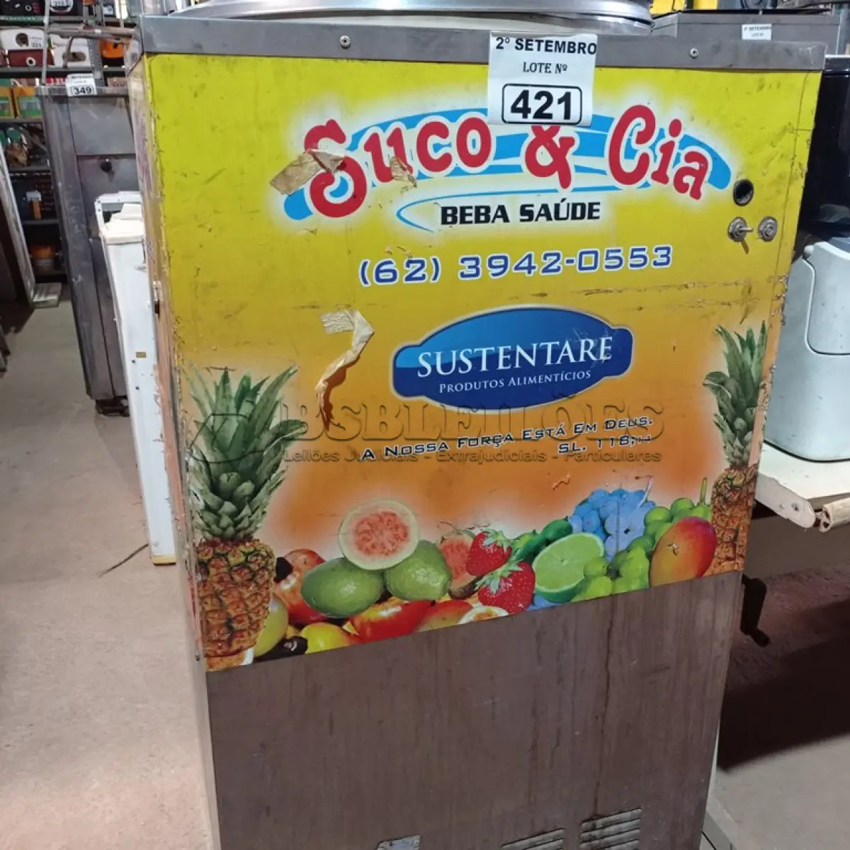 LOTE 421 - 01 REFRESQUEIRA INDUSTRIAL EM AÇO INOX. (NO ESTADO) ATENÇÃO! FAZER A VISITAÇÃO ANTES DE ARREMATAR, NÃO SABEMOS SE FUNCIONA. LEILÃO NÃO TEM GARANTIA E NEM DEVOLUÇÃO, SUJEITO A POSSÍVEIS AVARIAS VISÍVEIS/OCULTAS E/OU AUSÊNCIA DE COMPONENTES.