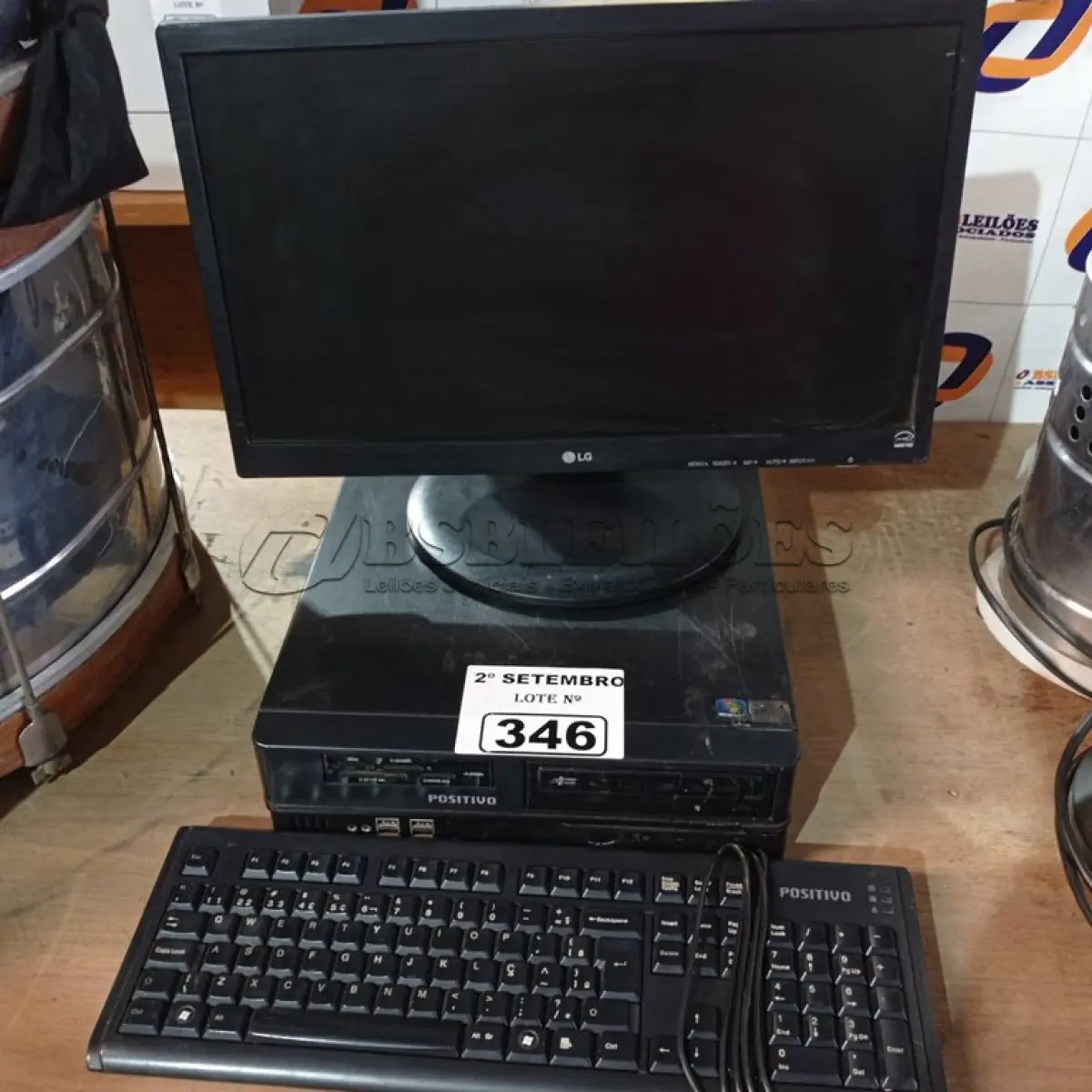 LOTE 346 - 01 CPU, 01 MONITOR E 01 TECLADO. (NO ESTADO) ATENÇÃO! FAZER A VISITAÇÃO ANTES DE ARREMATAR, NÃO SABEMOS SE FUNCIONA. LEILÃO NÃO TEM GARANTIA E NEM DEVOLUÇÃO, SUJEITO A POSSÍVEIS AVARIAS VISÍVEIS/OCULTAS E/OU AUSÊNCIA DE COMPONENTES.